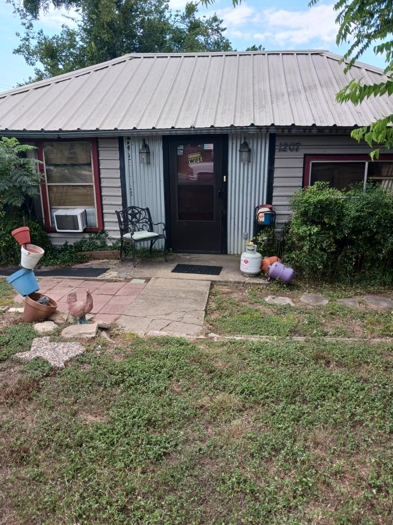 1207 E Live Oak St, Burnet, TX 78611