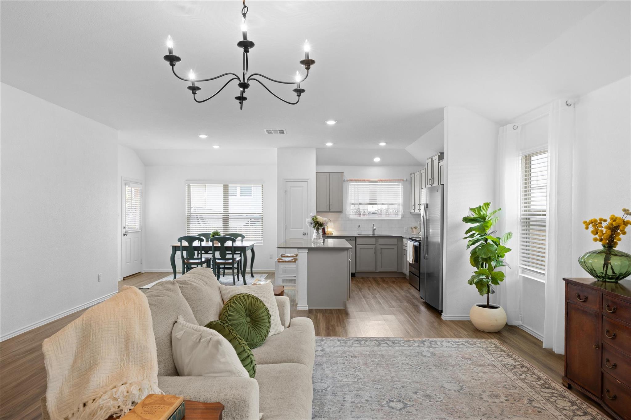 225 Greatest Gift Way, Jarrell, TX 76537