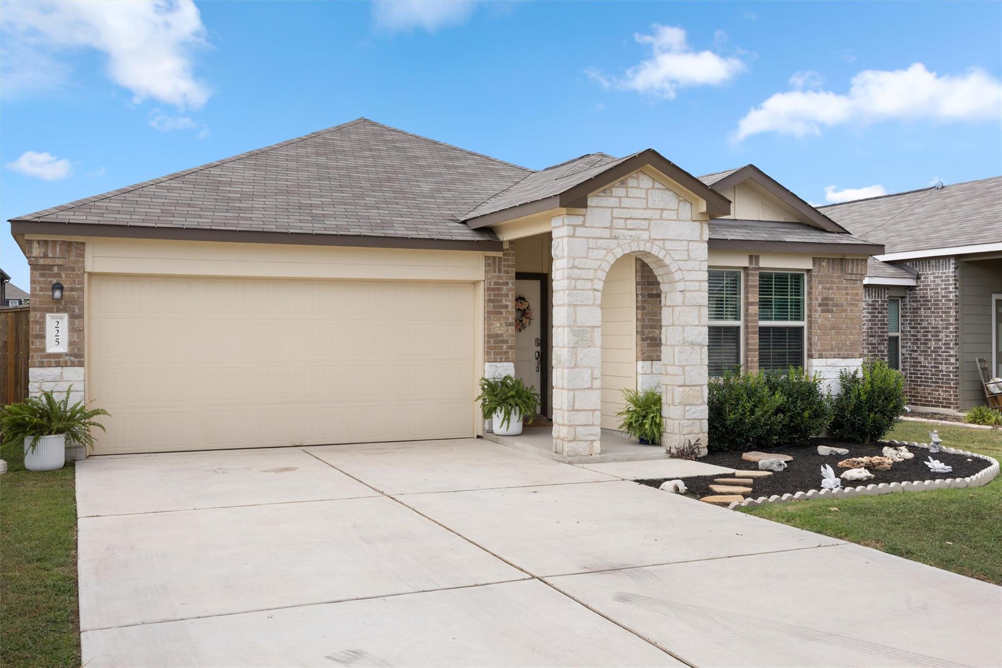 225 Greatest Gift Way, Jarrell, TX 76537