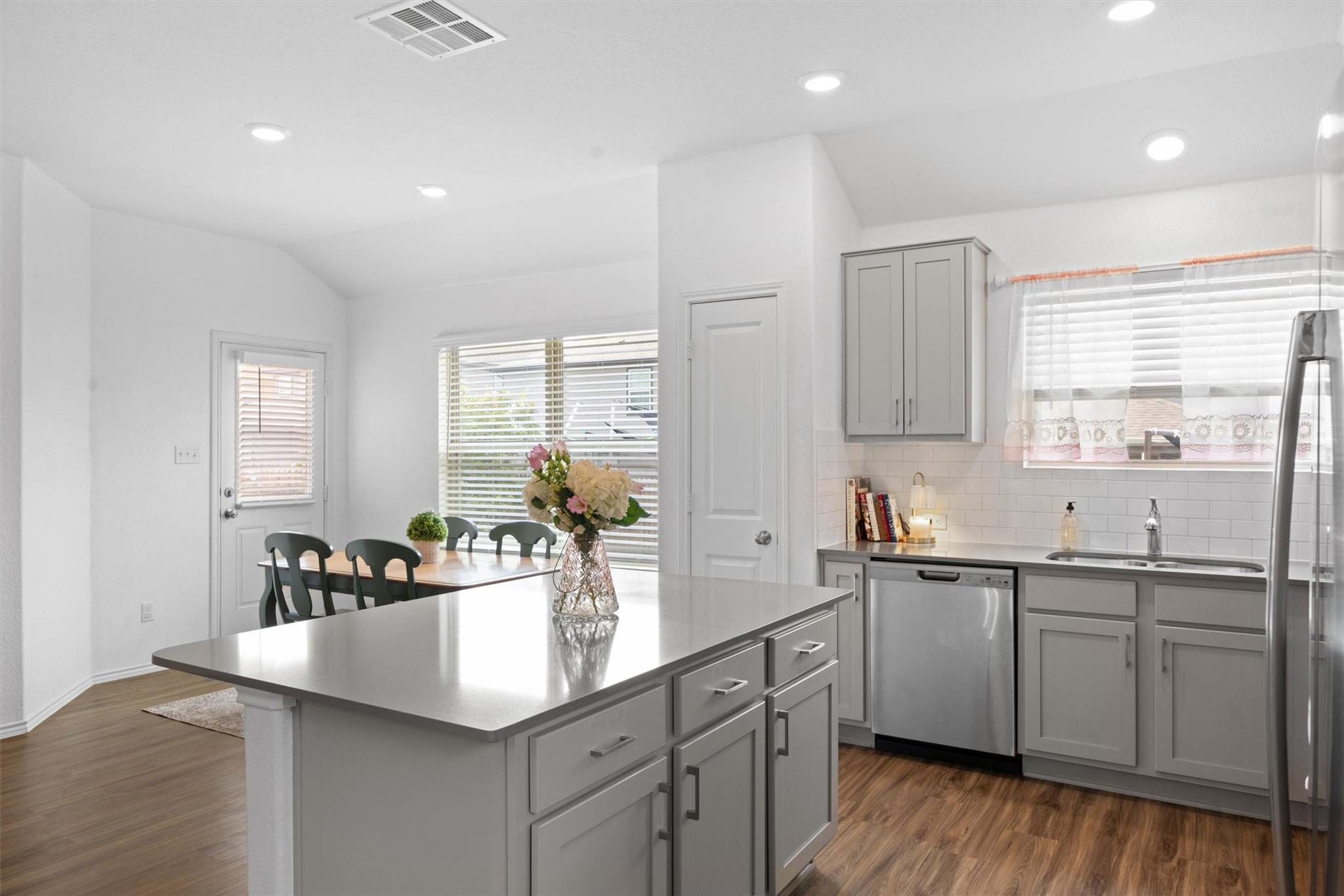 225 Greatest Gift Way, Jarrell, TX 76537