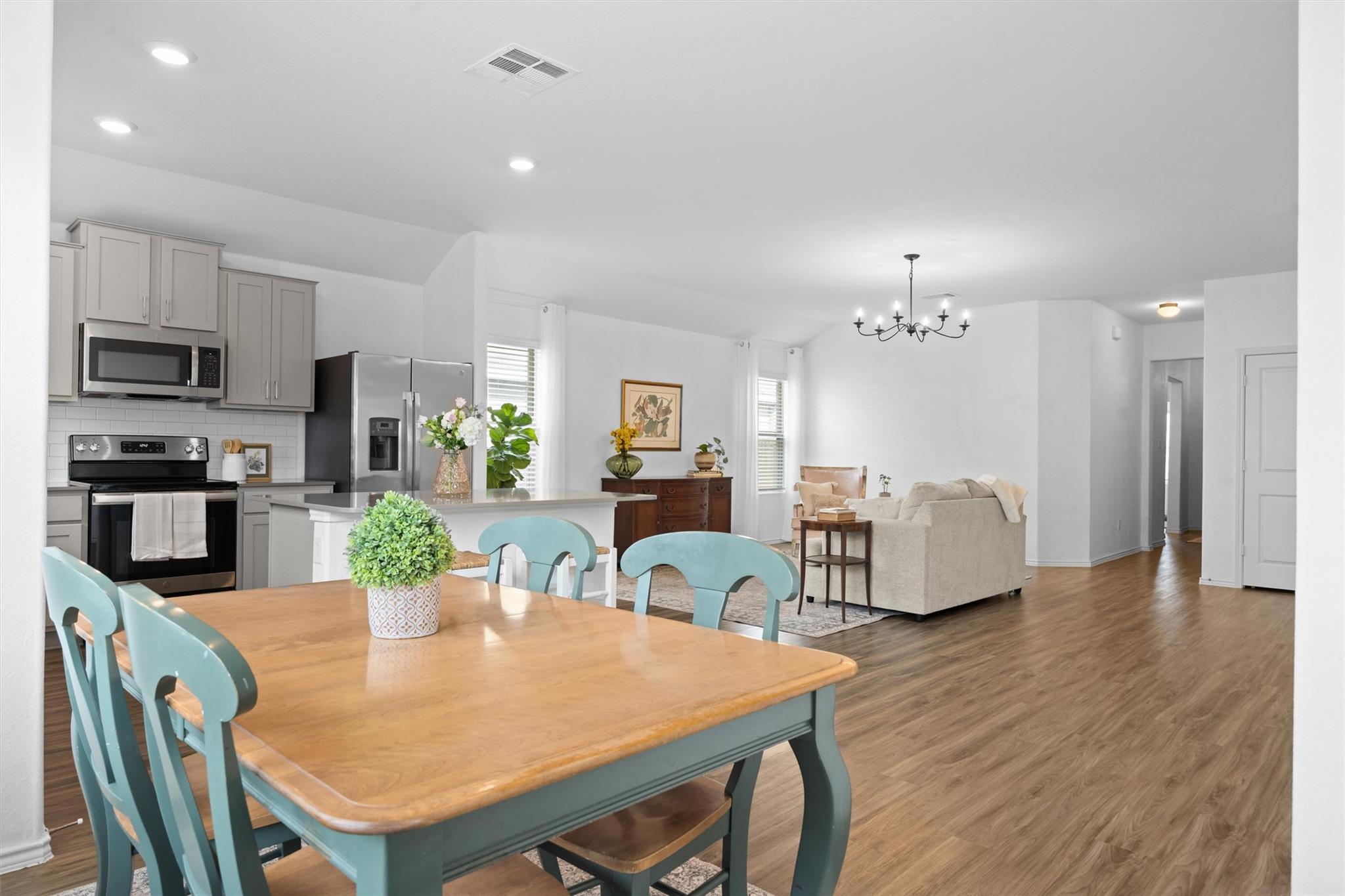 225 Greatest Gift Way, Jarrell, TX 76537