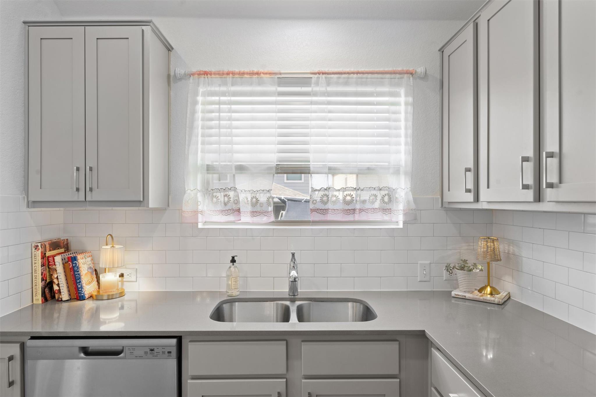 225 Greatest Gift Way, Jarrell, TX 76537