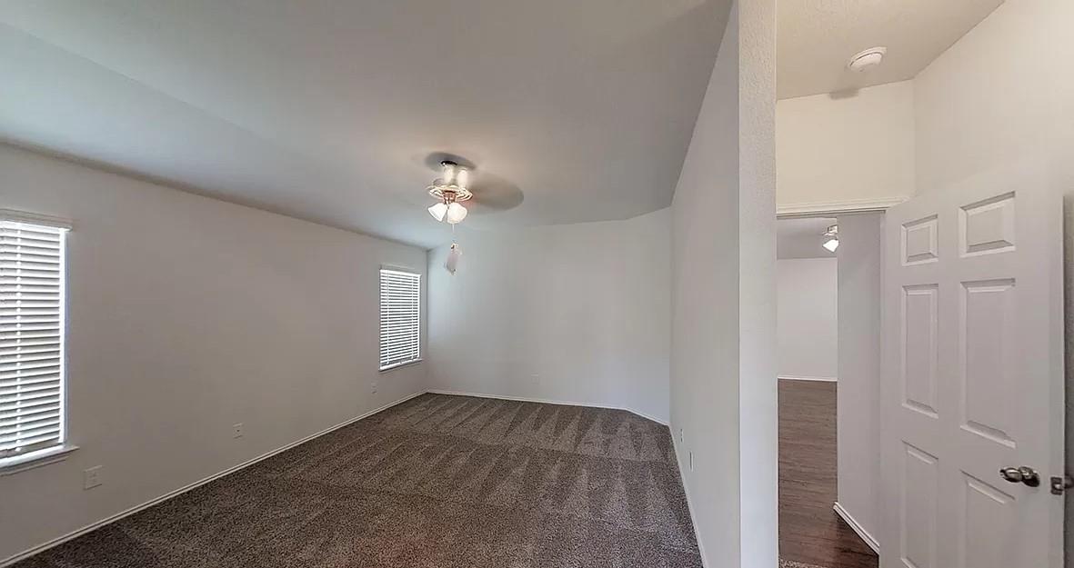 1828 T H Johnson Dr, Taylor, TX 76574