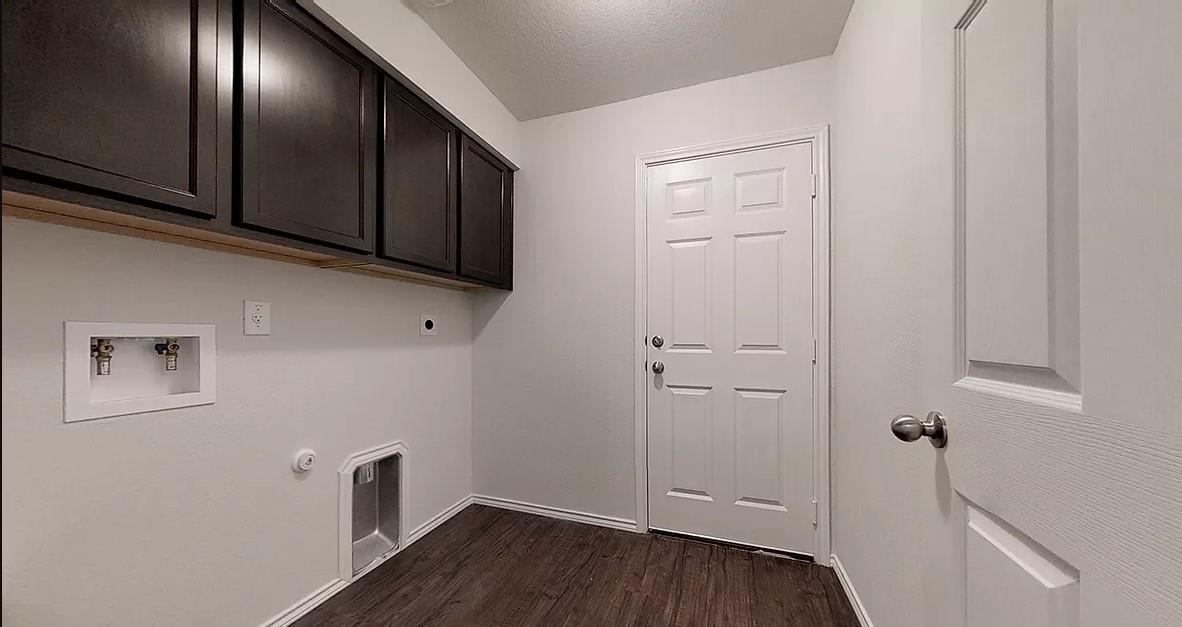 1828 T H Johnson Dr, Taylor, TX 76574