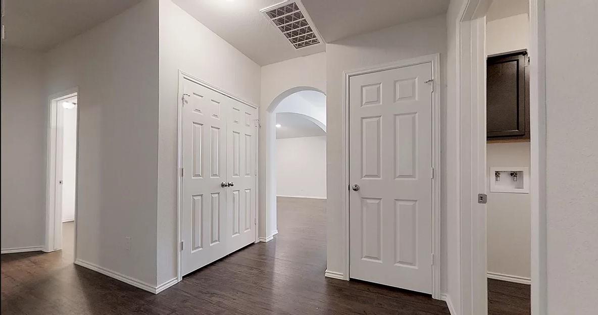 1828 T H Johnson Dr, Taylor, TX 76574