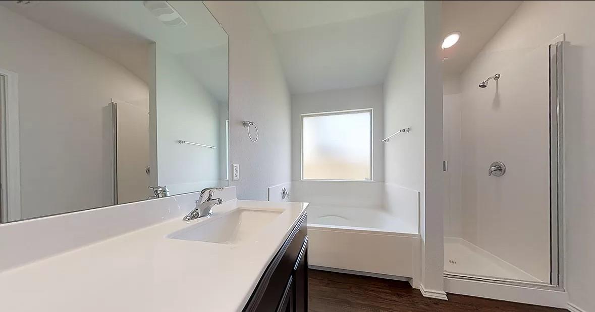 1828 T H Johnson Dr, Taylor, TX 76574