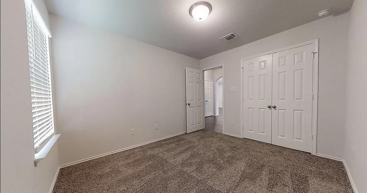 1828 T H Johnson Dr, Taylor, TX 76574