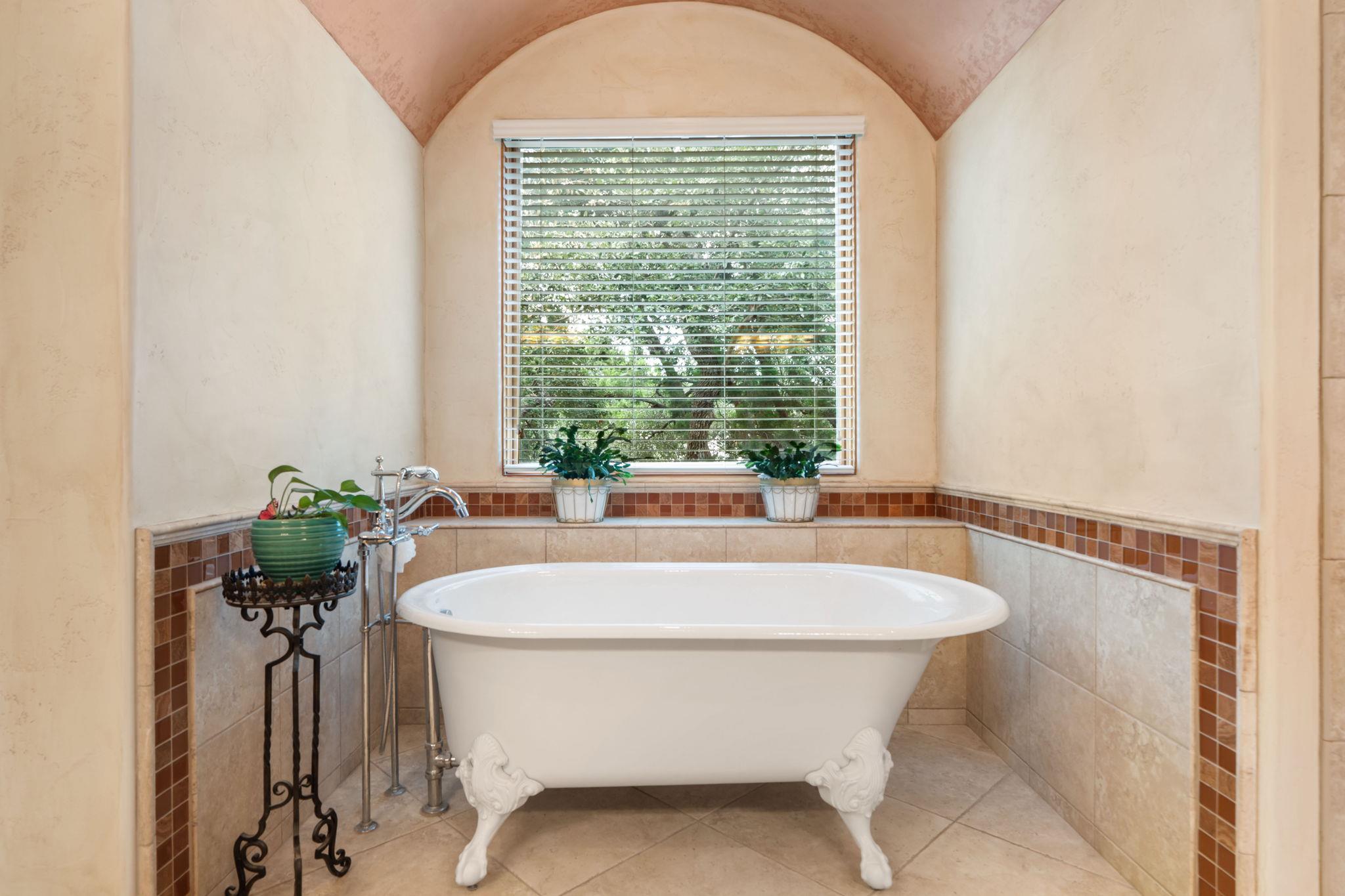 17701 Navigation Ln, Lago Vista, TX 78645