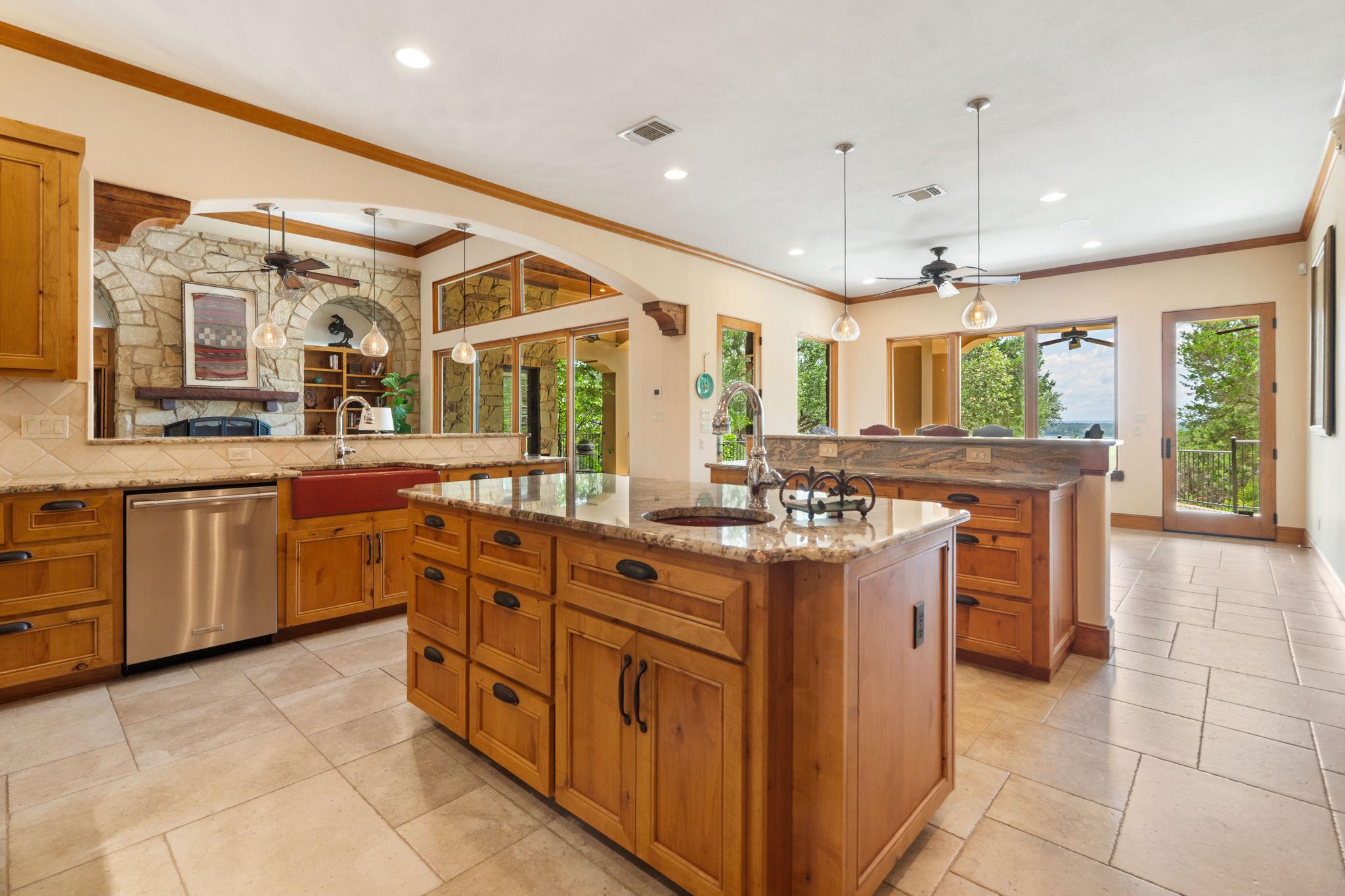 17701 Navigation Ln, Lago Vista, TX 78645