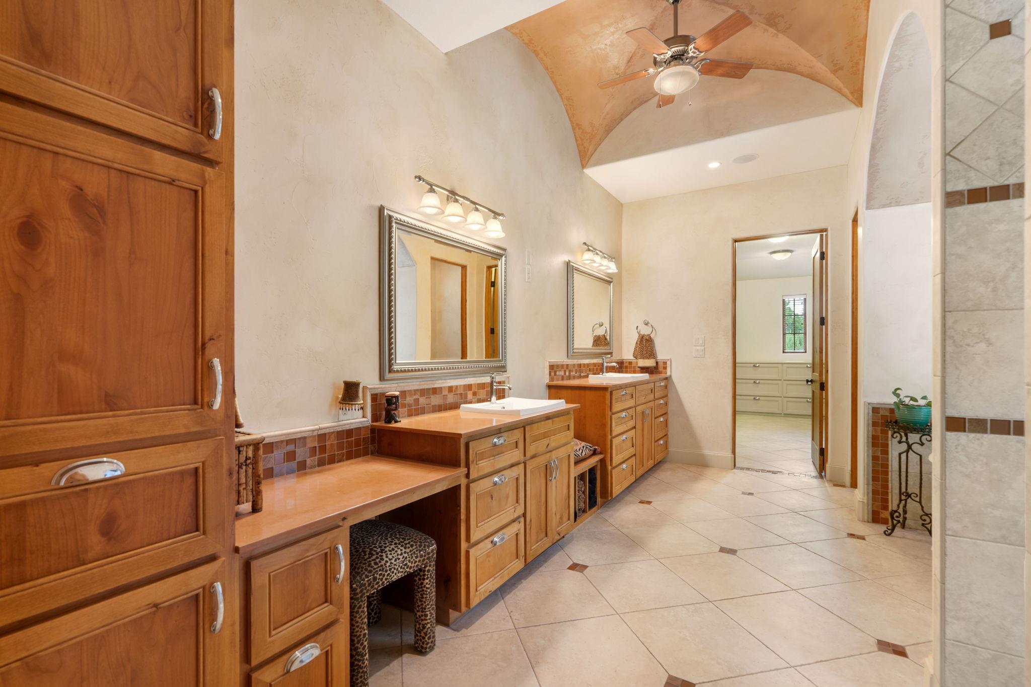 17701 Navigation Ln, Lago Vista, TX 78645