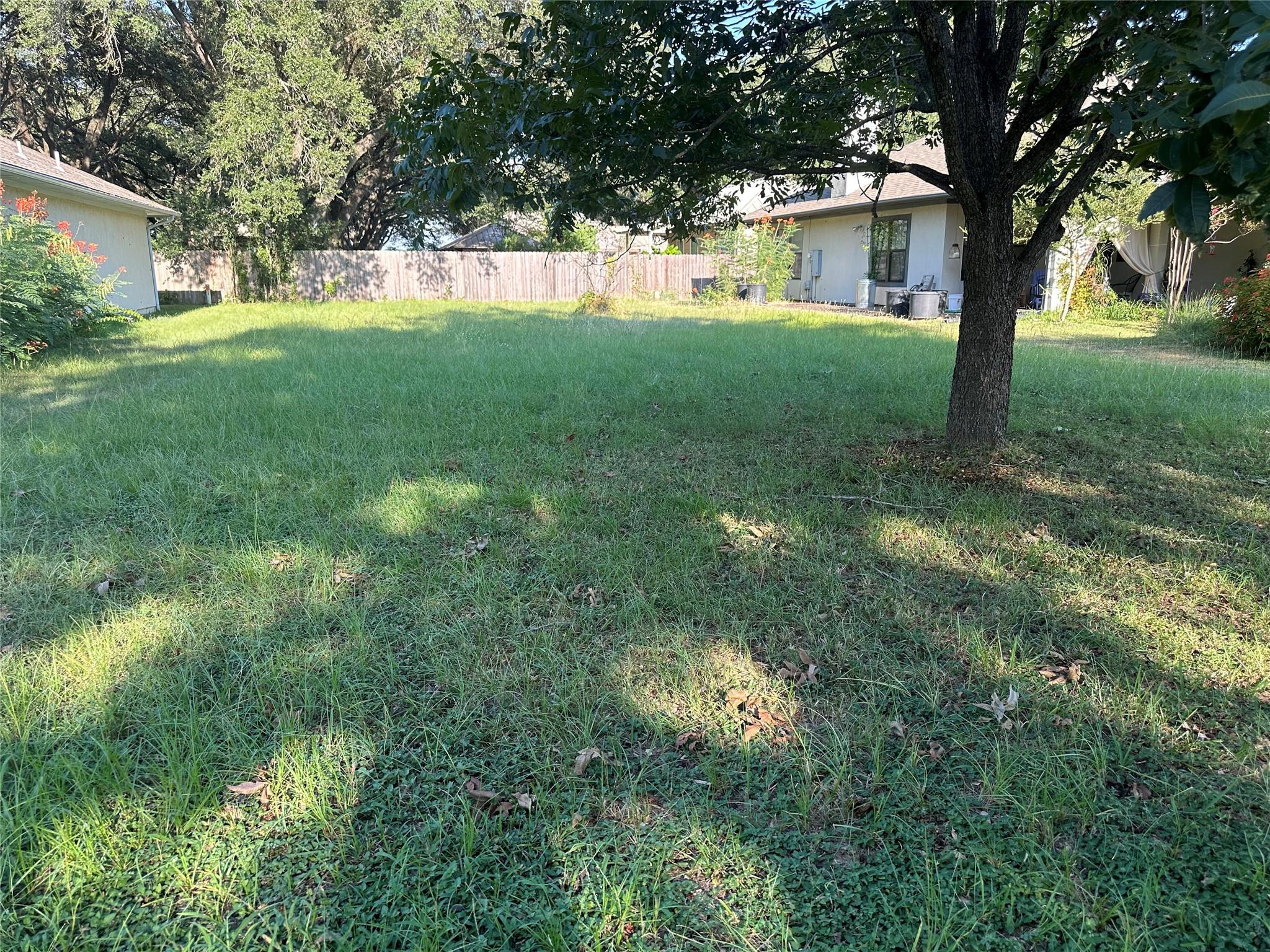 502 Leah Ln, Smithville, TX 78957