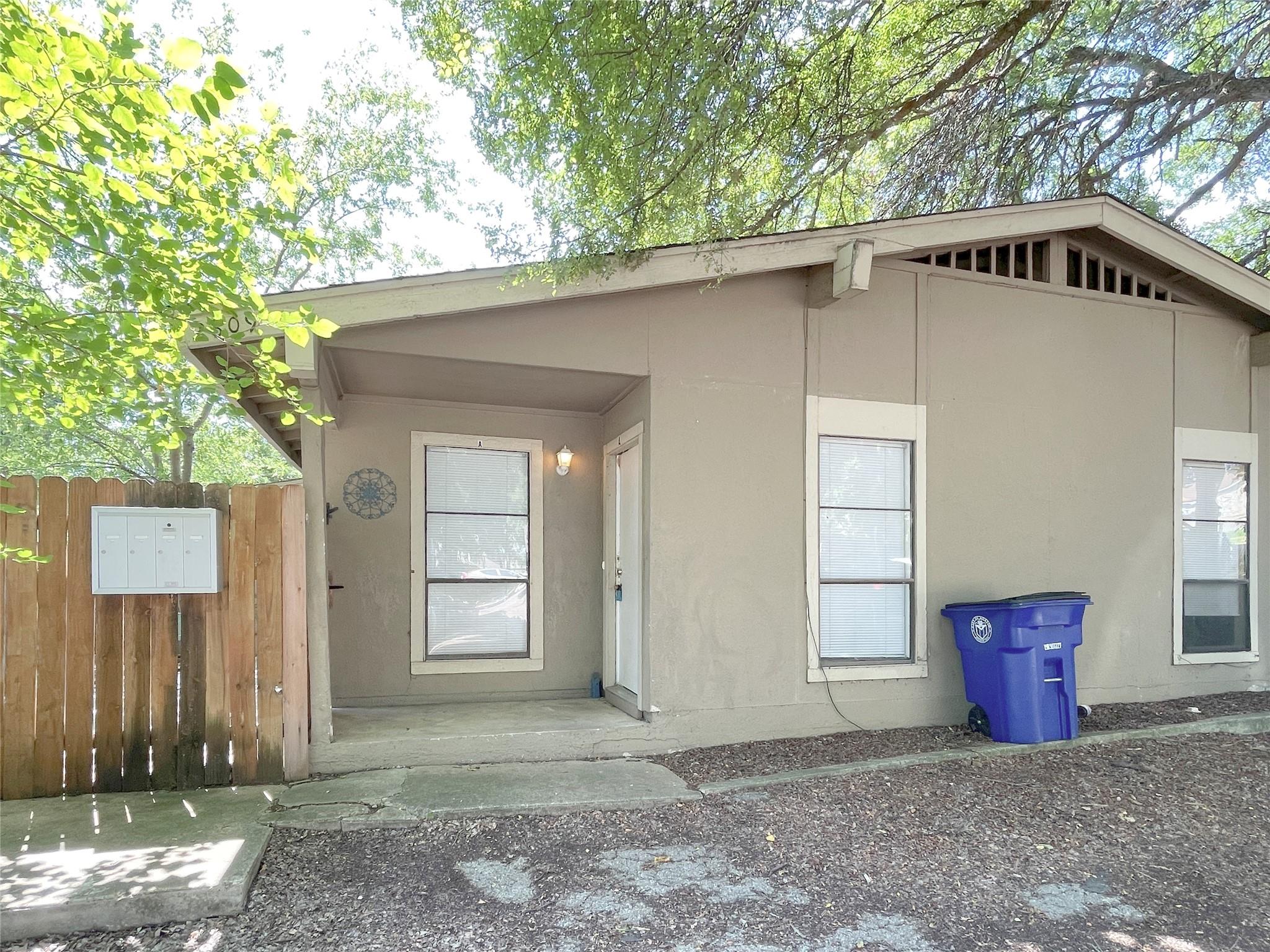 2809 Parker Ln # A, Austin, TX 78741