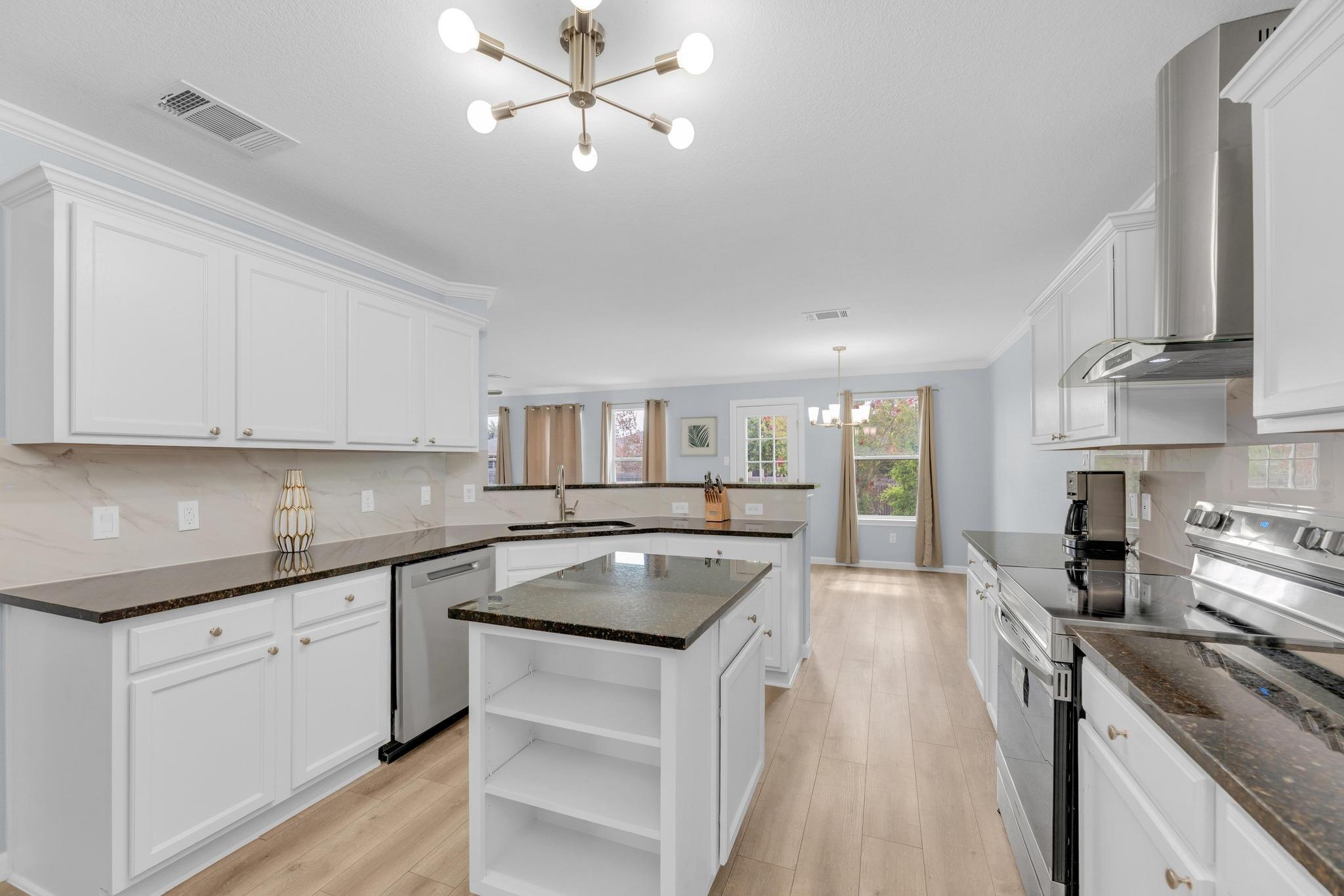 222 Herrera Trl, Hutto, TX 78634