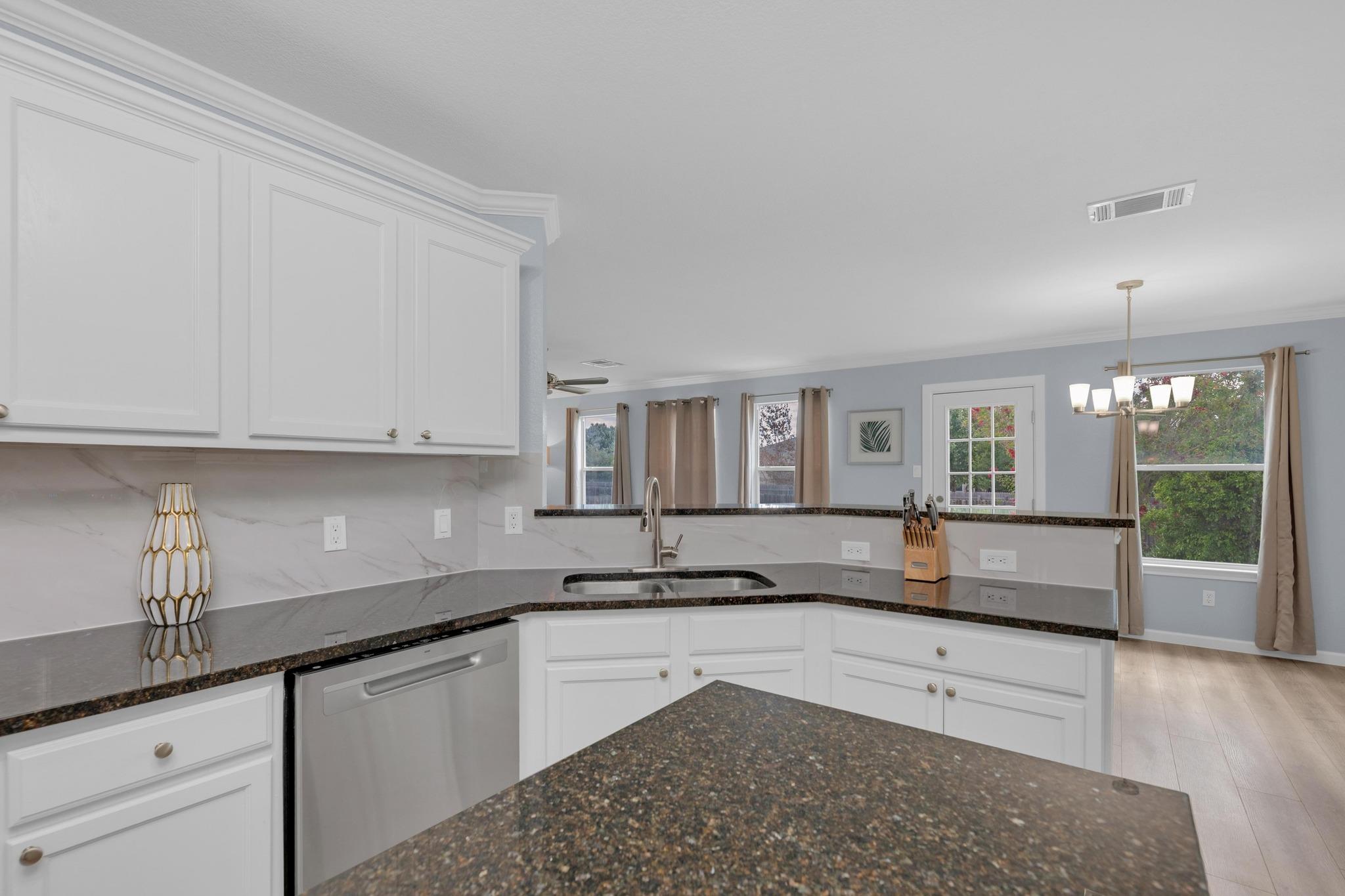 222 Herrera Trl, Hutto, TX 78634