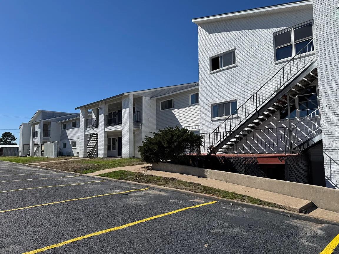 345 FM 86 # 37, Luling, TX 78648