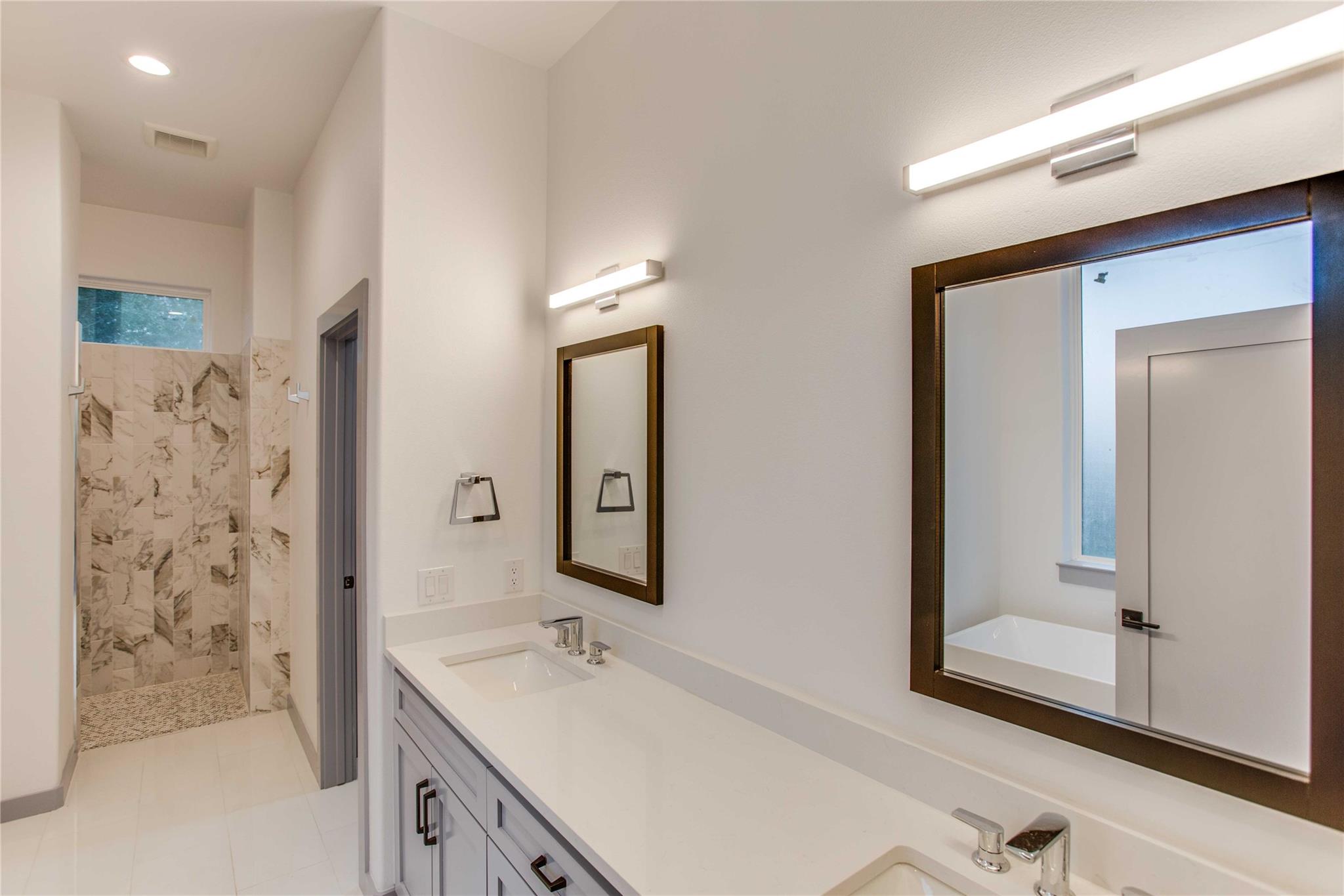 21907 Shotts Dr, Spicewood, TX 78669