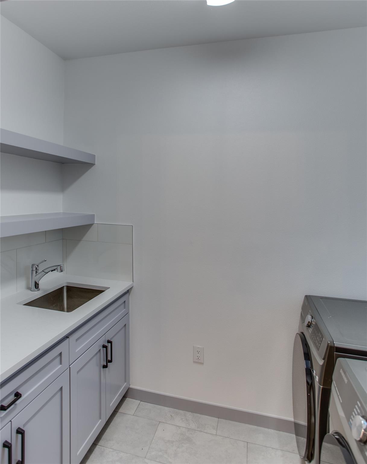 21907 Shotts Dr, Spicewood, TX 78669