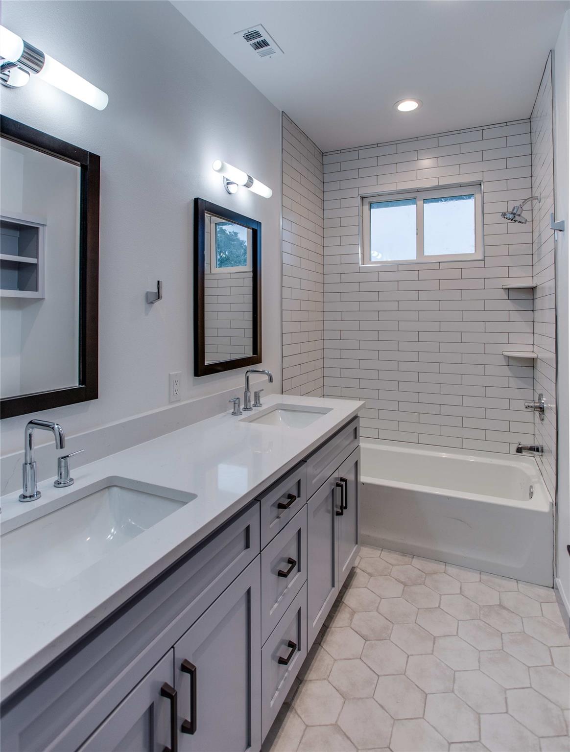 21907 Shotts Dr, Spicewood, TX 78669