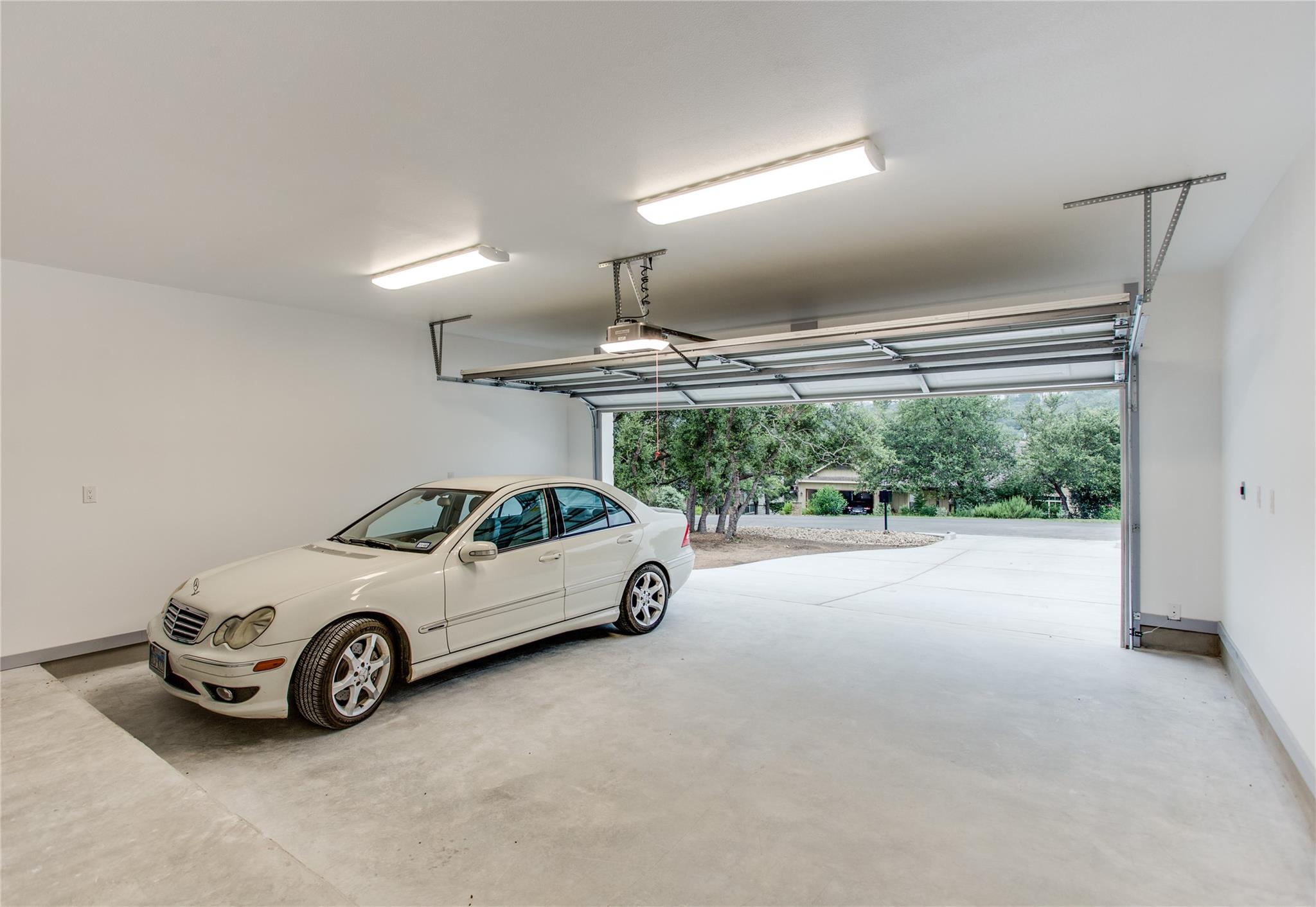 21907 Shotts Dr, Spicewood, TX 78669