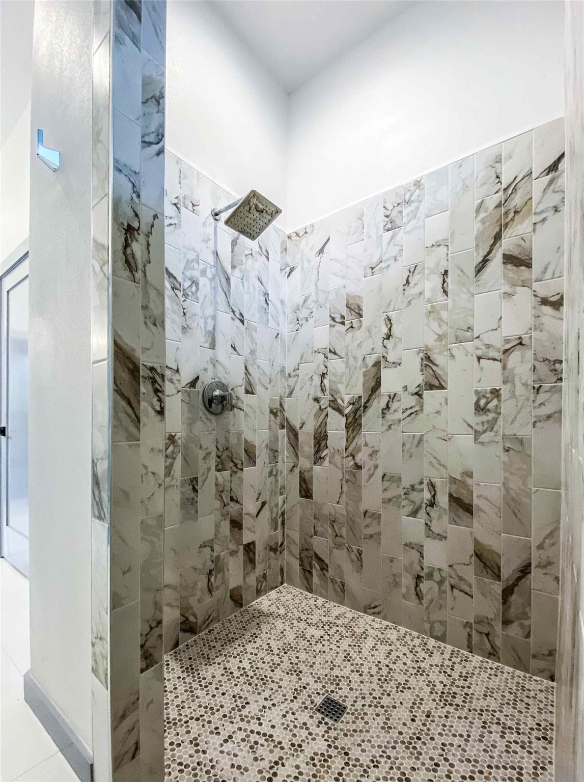 21907 Shotts Dr, Spicewood, TX 78669