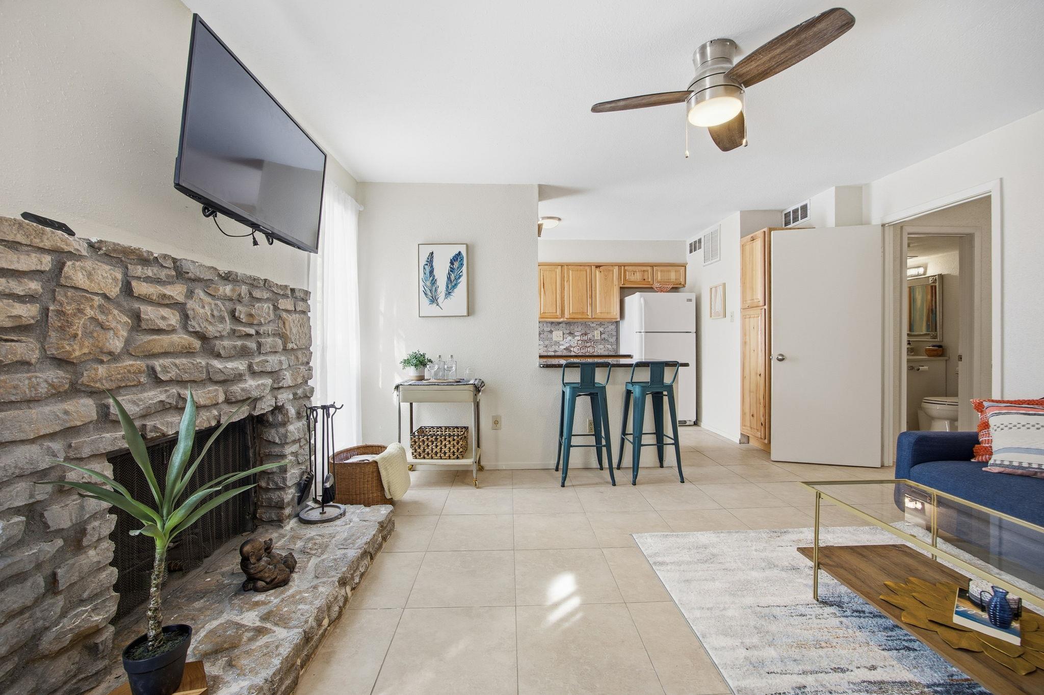 104 W 35th St # 2, Austin, TX 78705