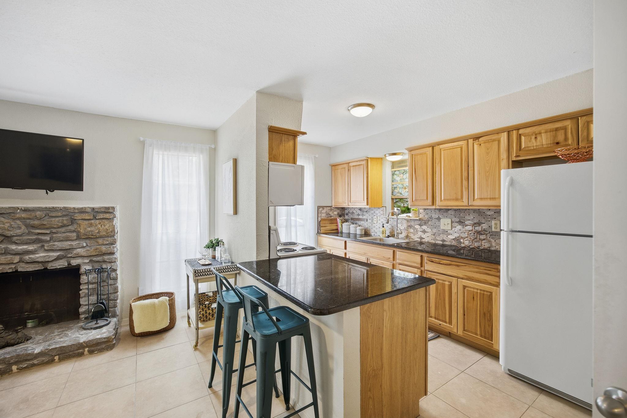 104 W 35th St # 2, Austin, TX 78705