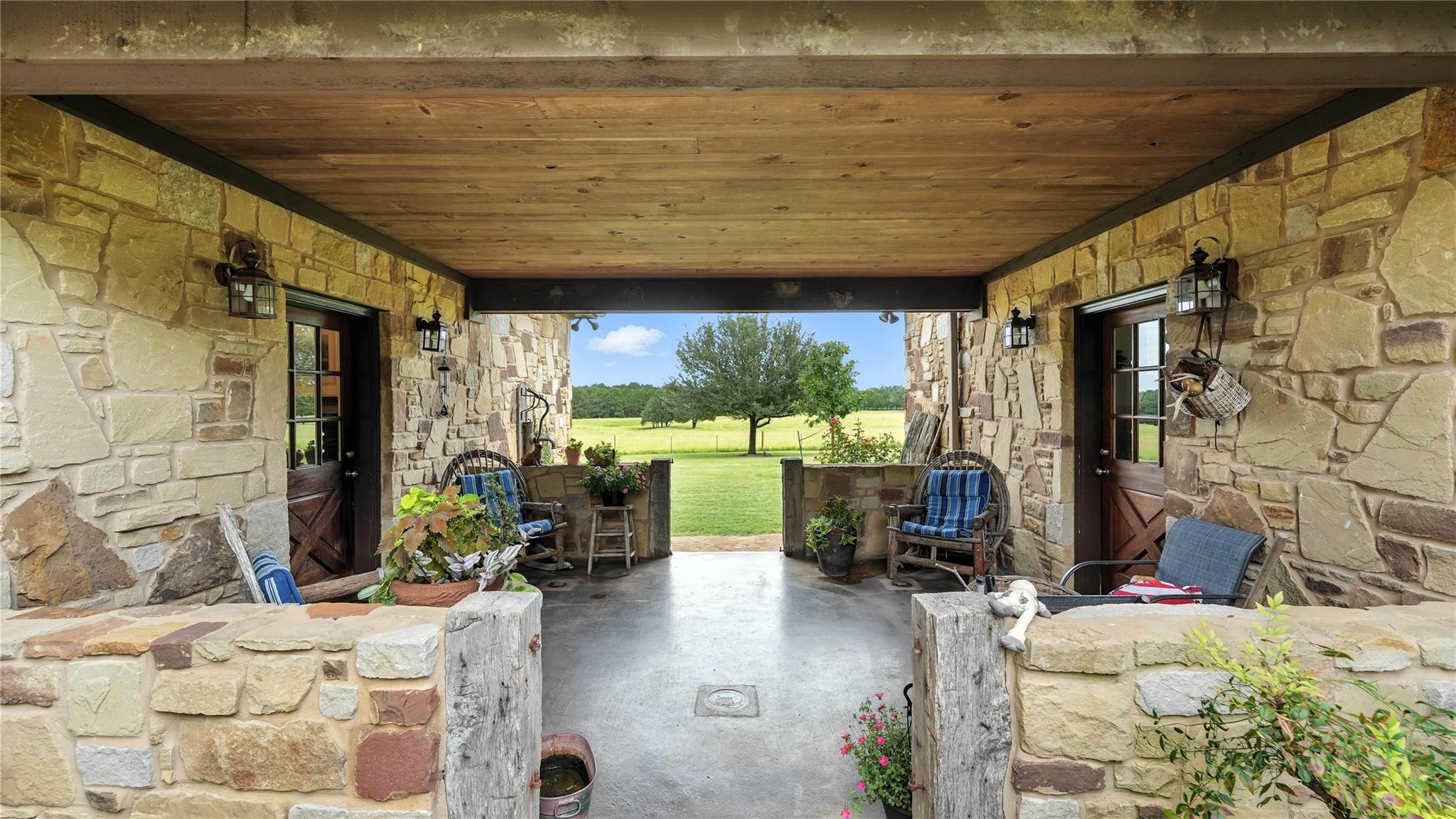 705 Antioch Rd, Paige, TX 78659