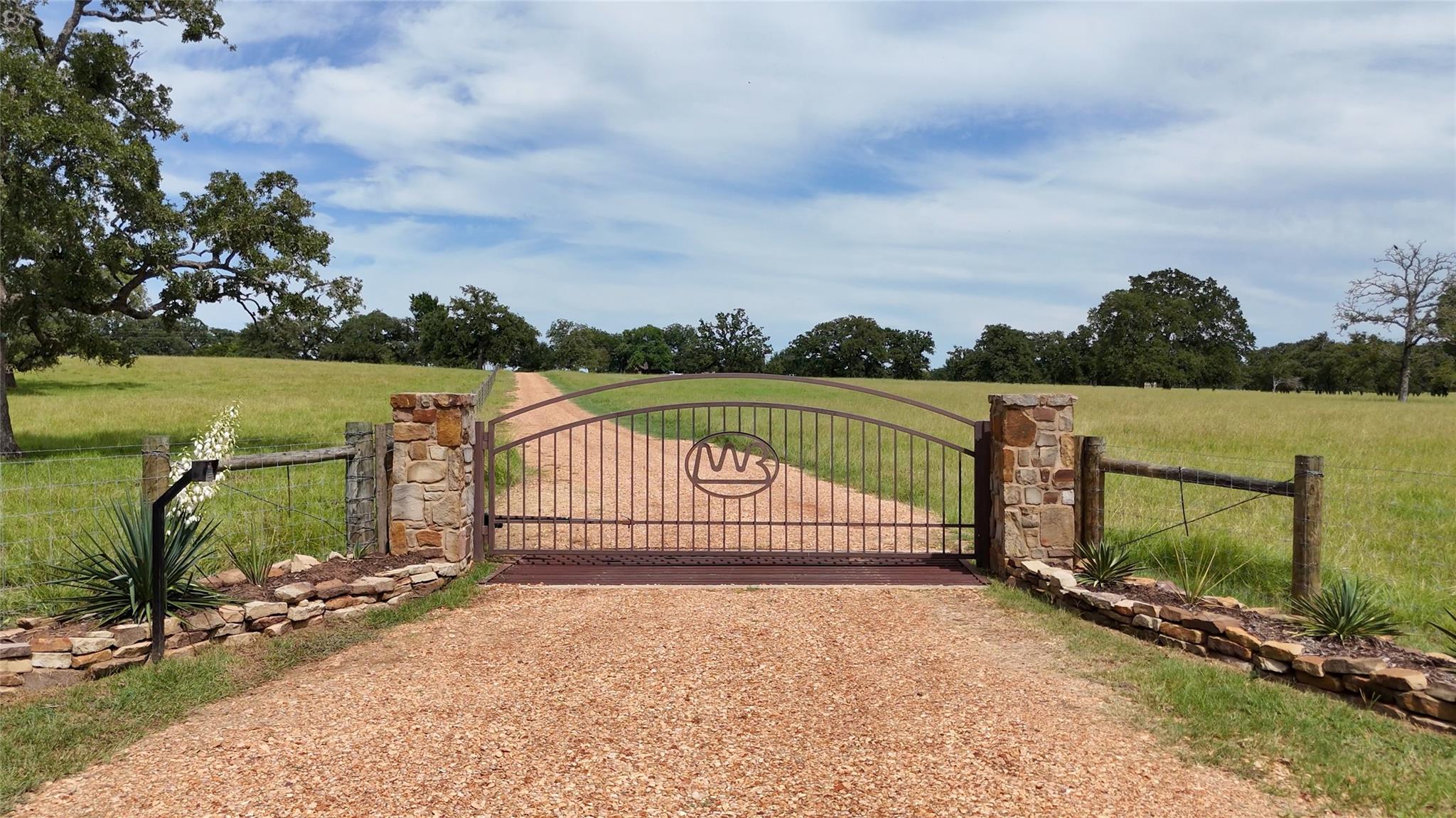 705 Antioch Rd, Paige, TX 78659