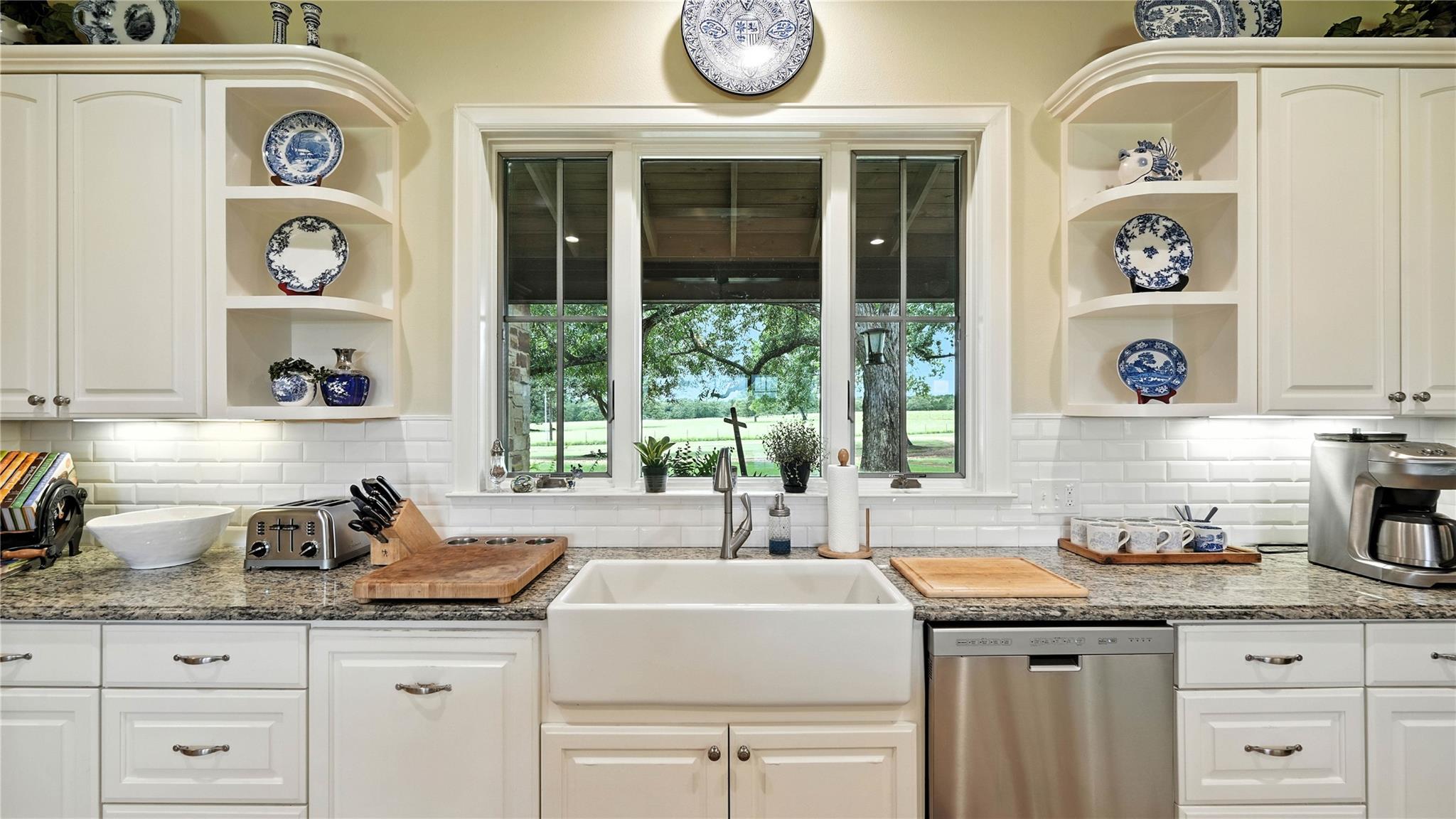 705 Antioch Rd, Paige, TX 78659