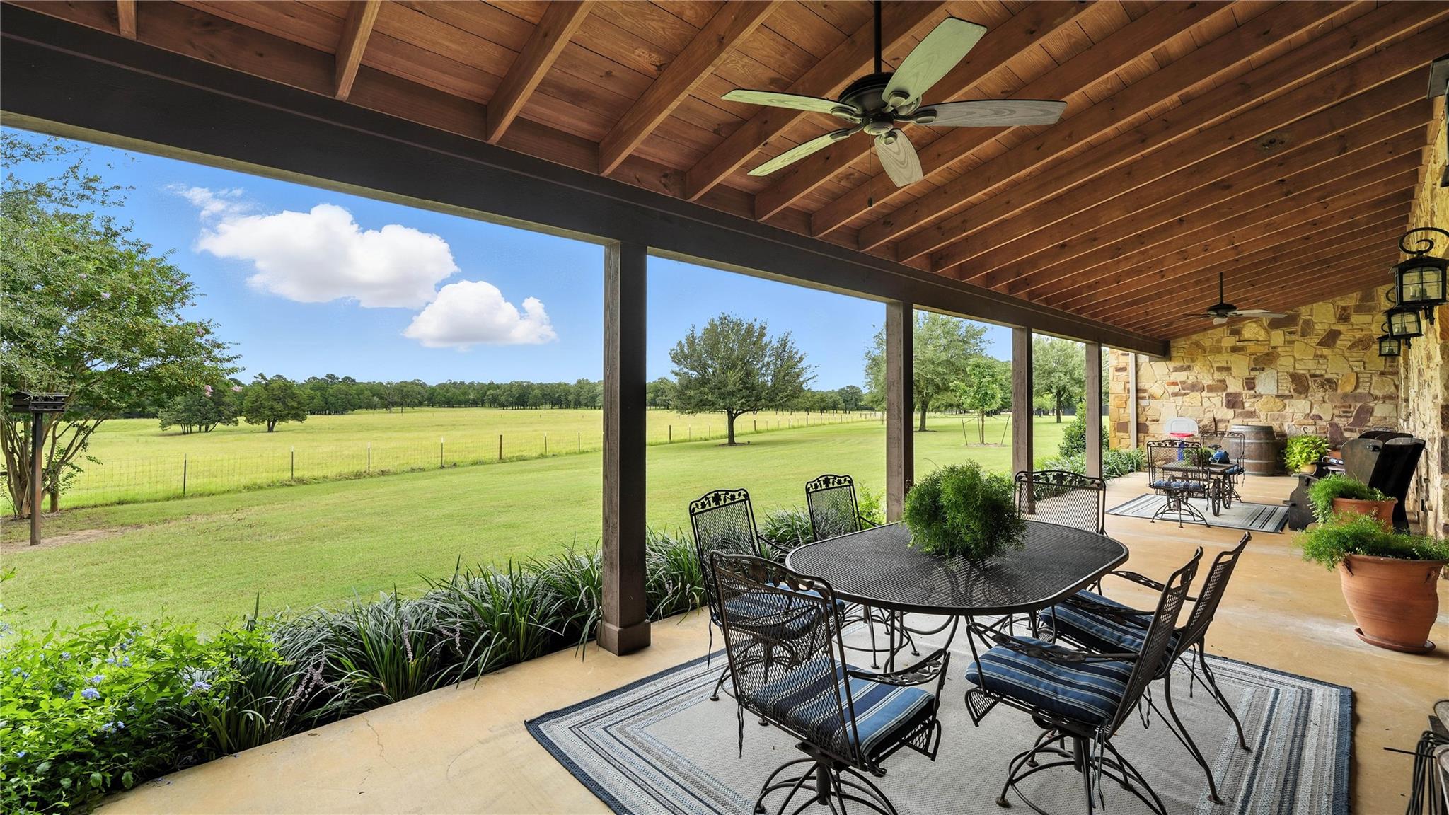 705 Antioch Rd, Paige, TX 78659