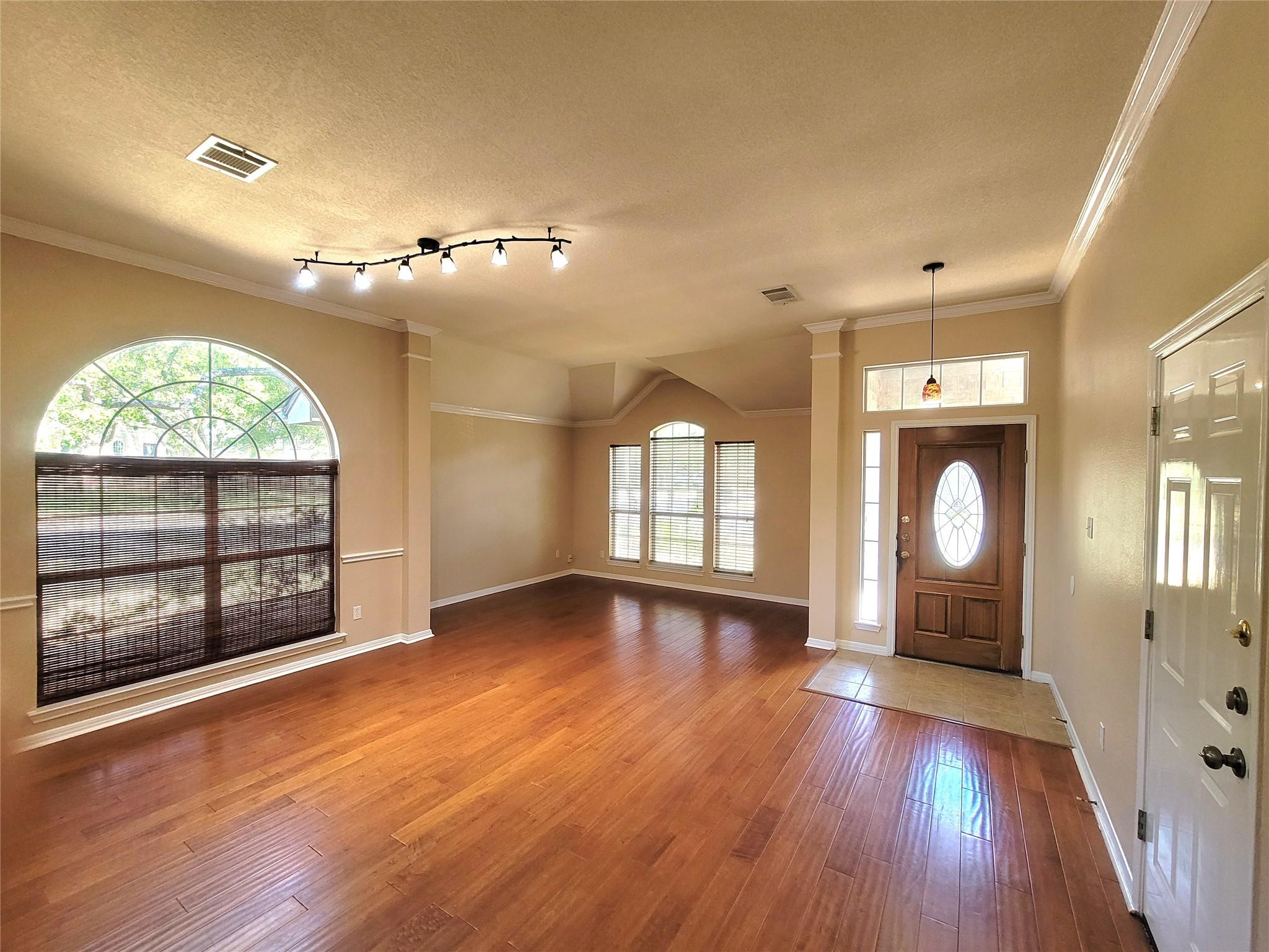 6405 Dunsmere Ct, Austin, TX 78749