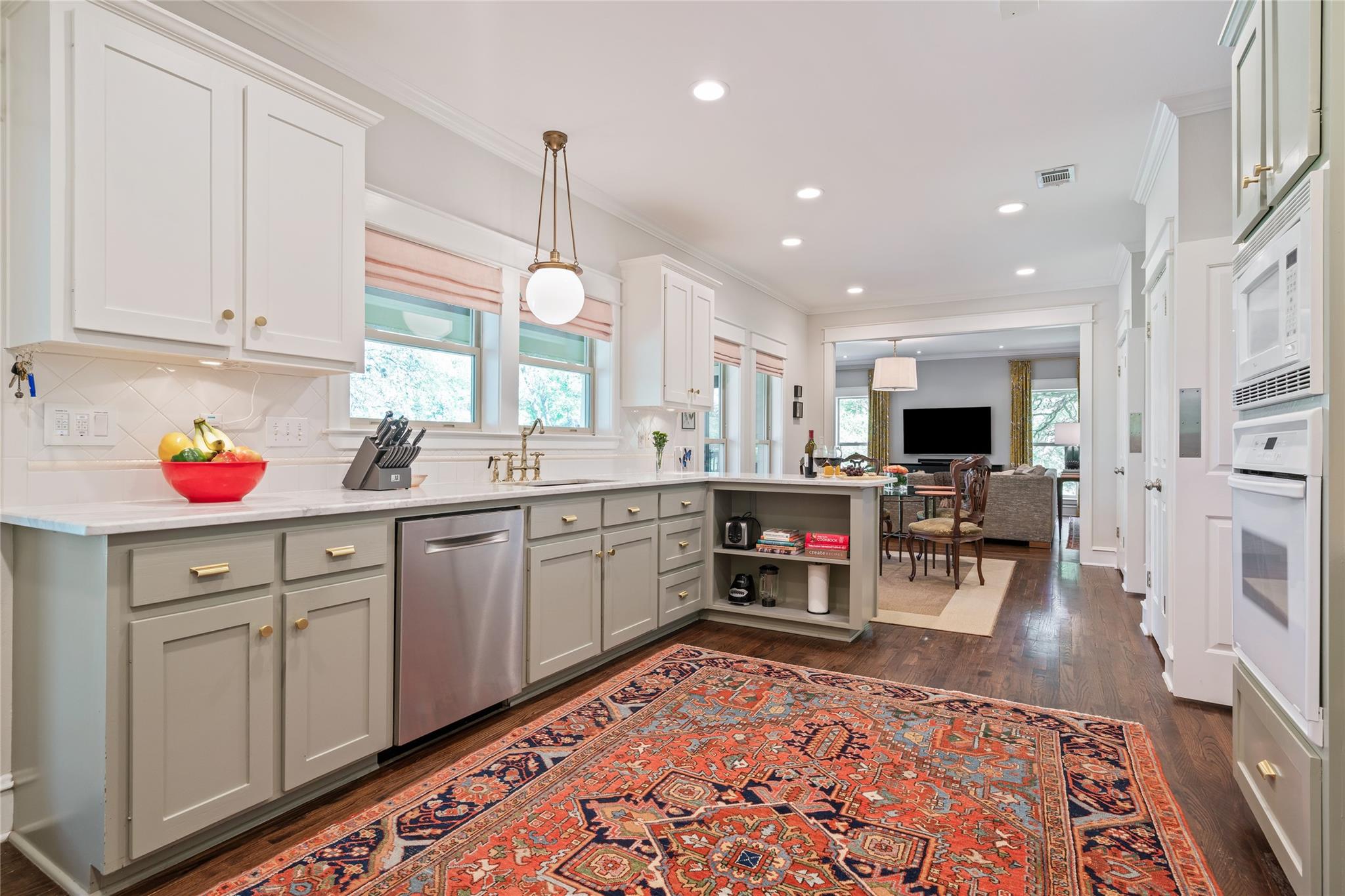 177 Colorado Dr, Cedar Creek, TX 78612