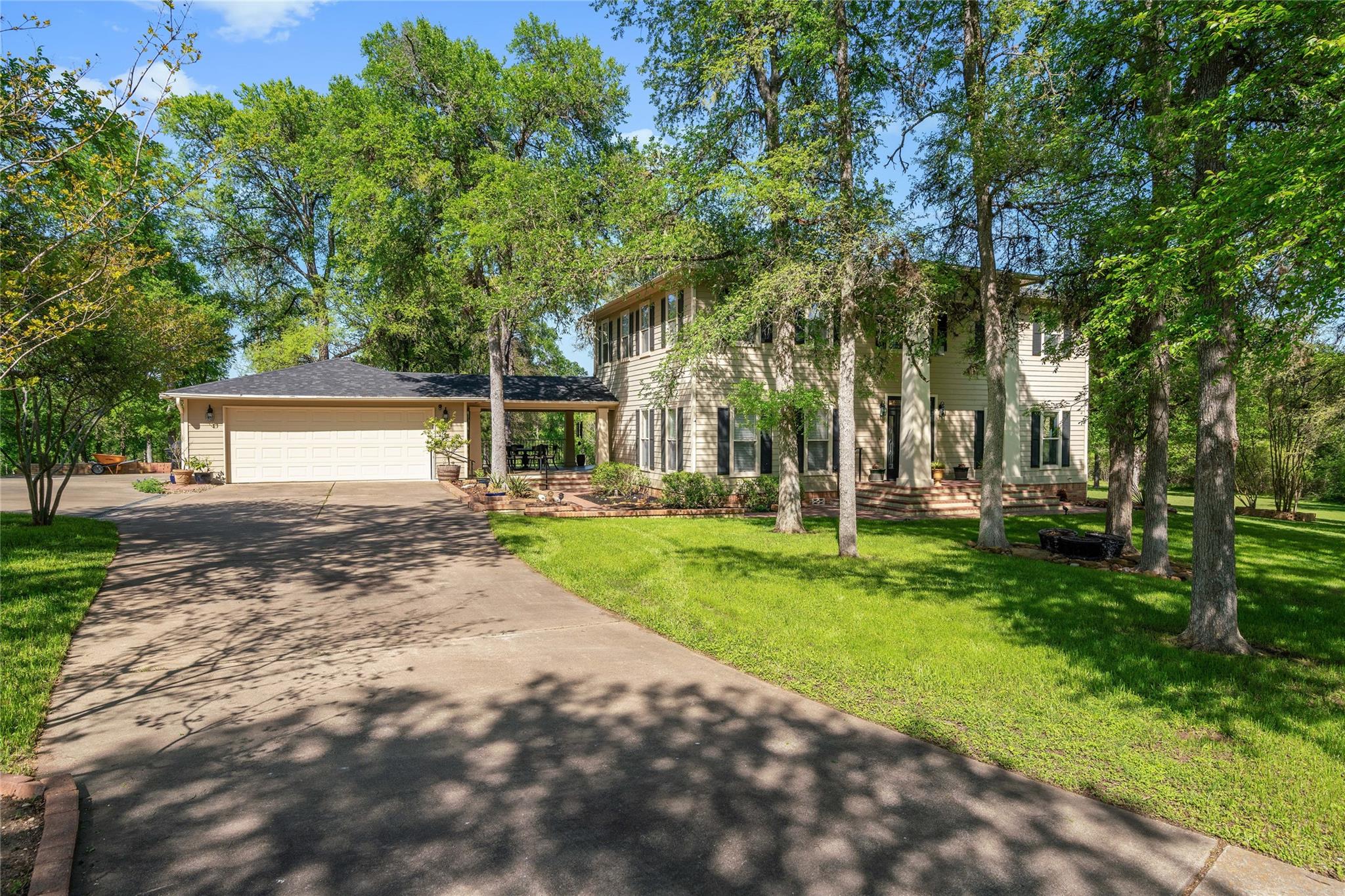 177 Colorado Dr, Cedar Creek, TX 78612