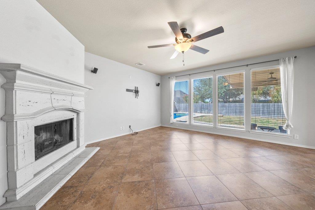 3014 Hidden Mdw, Seguin, TX 78155