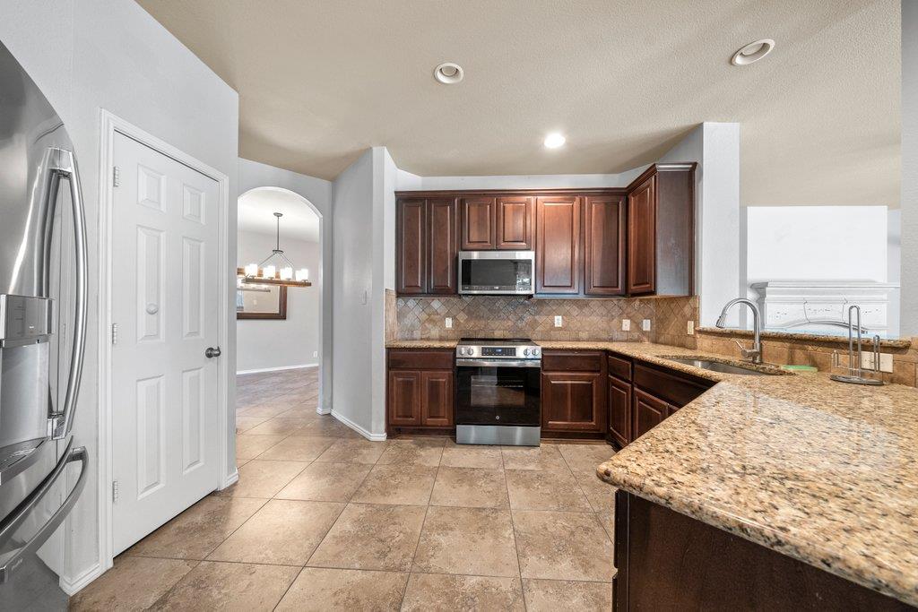 3014 Hidden Mdw, Seguin, TX 78155