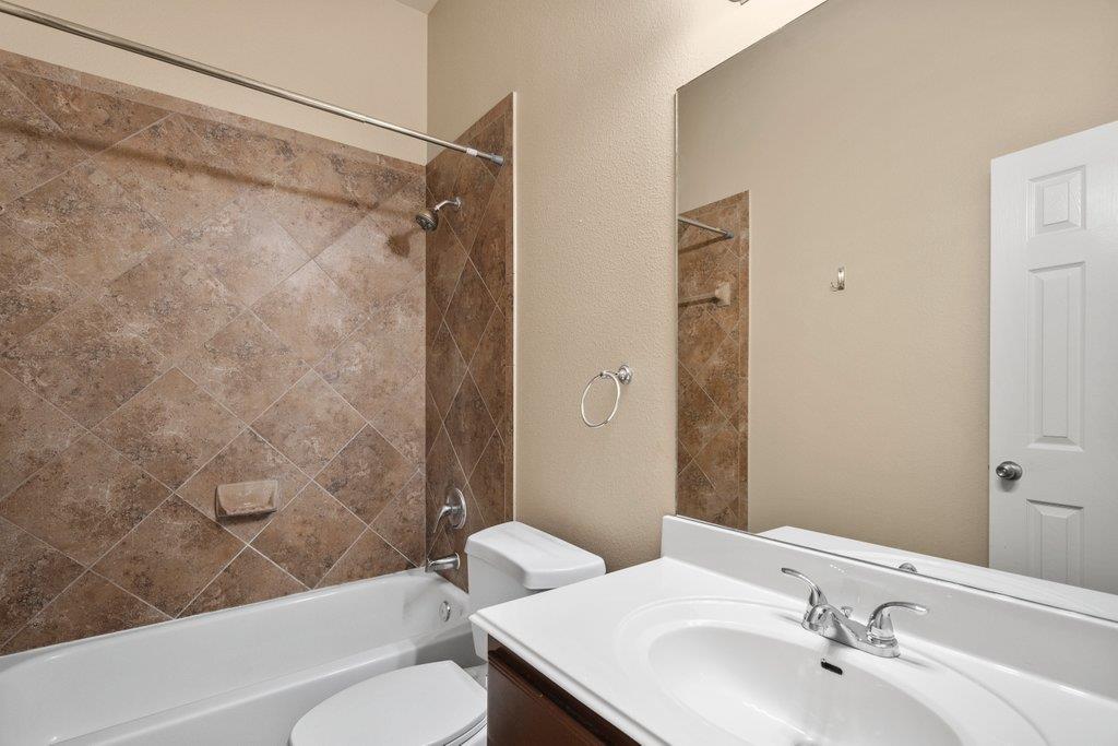 3014 Hidden Mdw, Seguin, TX 78155