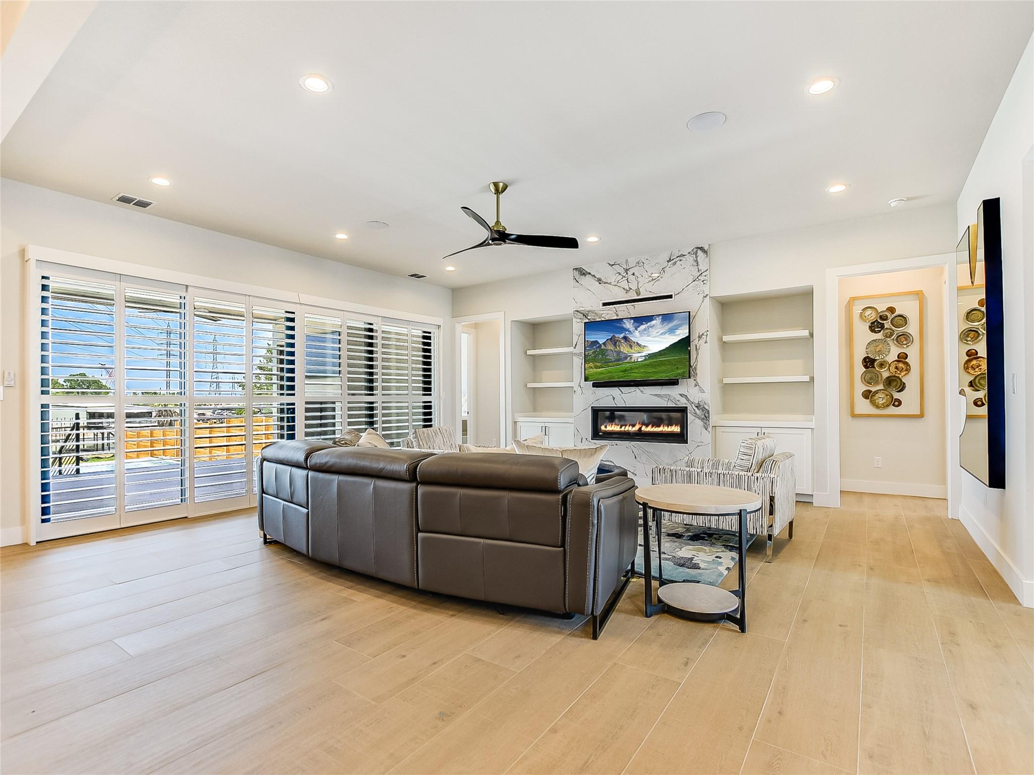 114 Captains Cove, Horseshoe Bay, TX 78657