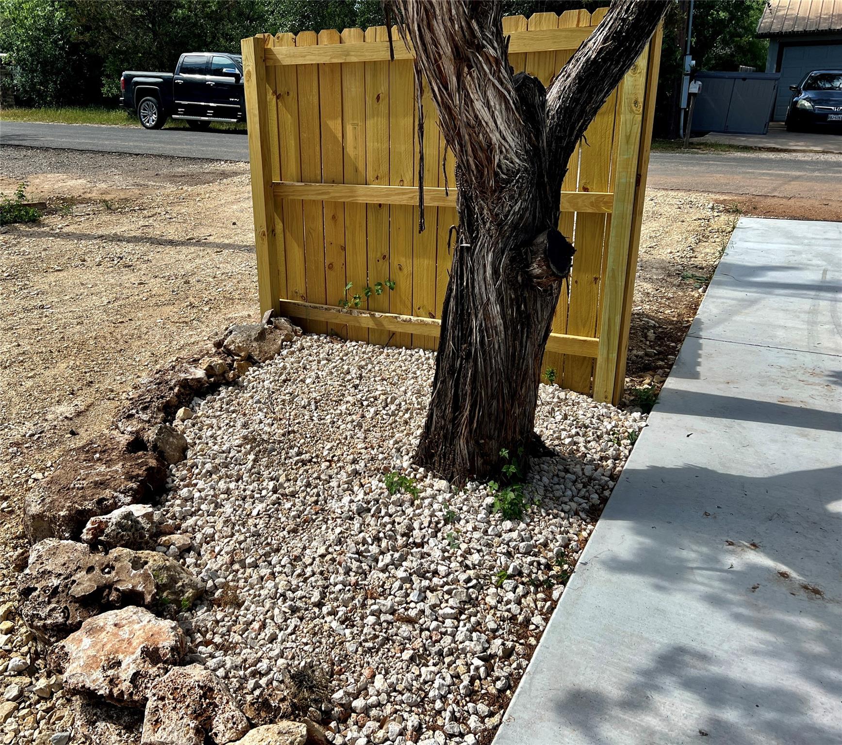 25102 WHITNEY Dr, Spicewood, TX 78669