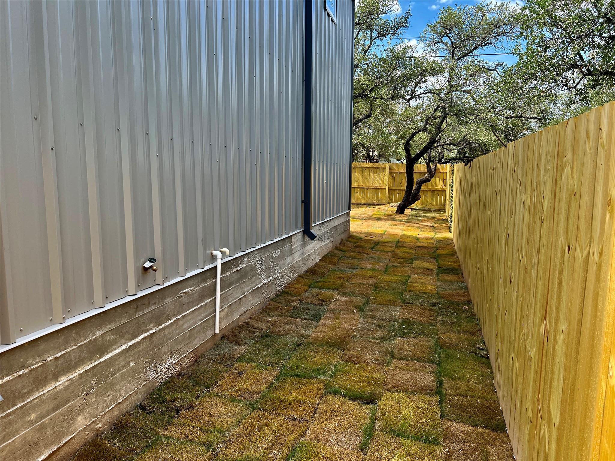 25102 WHITNEY Dr, Spicewood, TX 78669