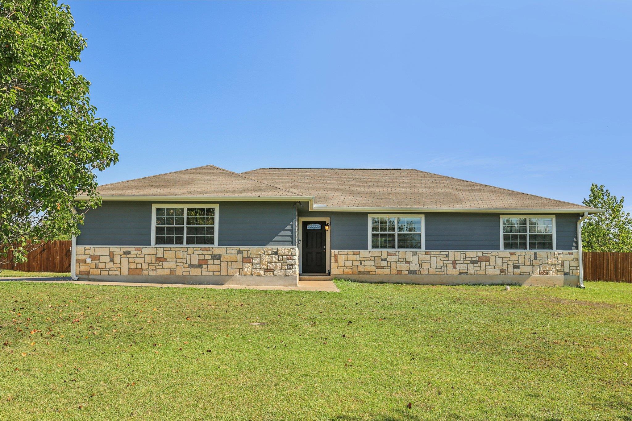 165 Cattlemens Dr, Bastrop, TX 78602