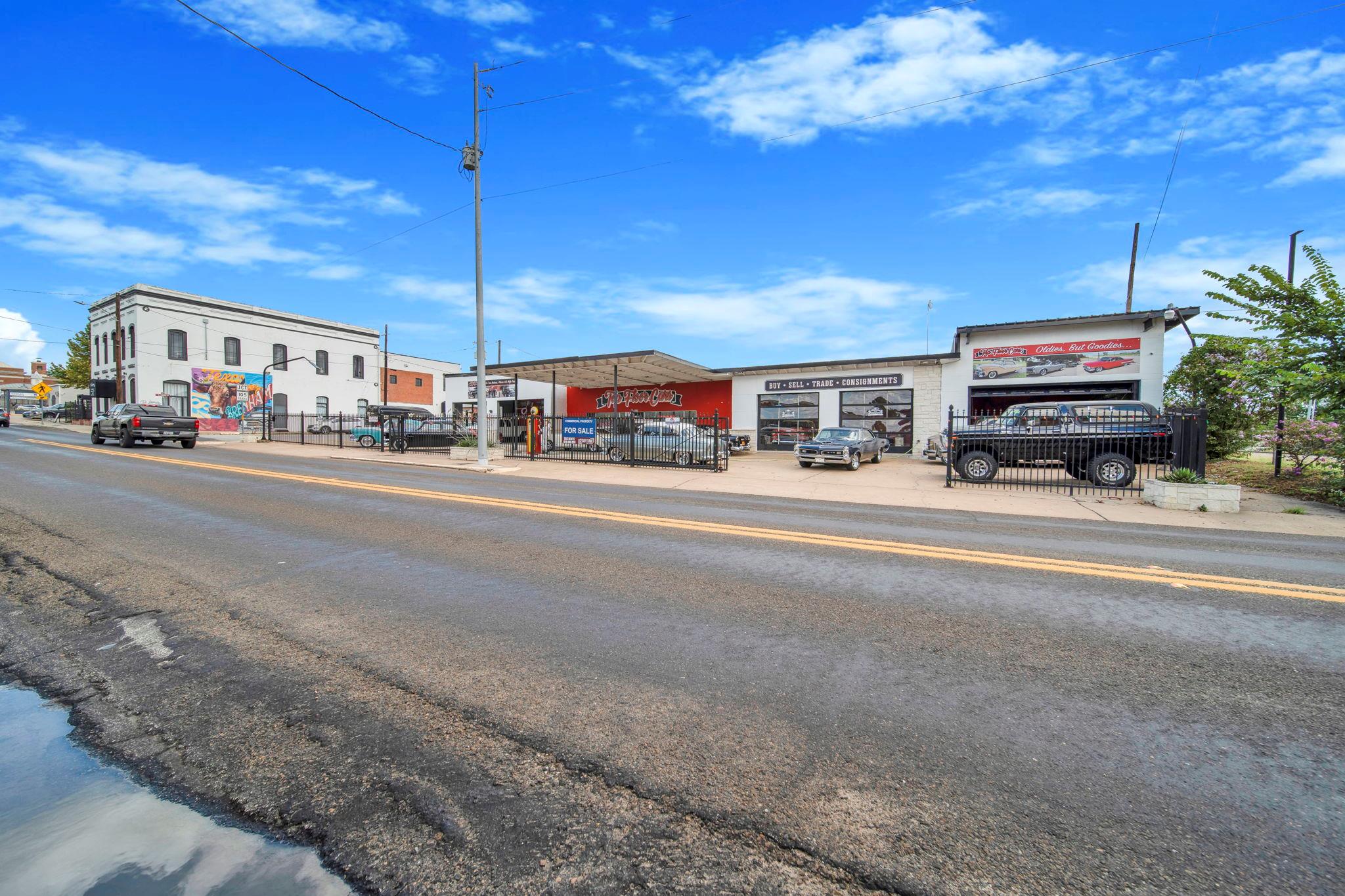 301 S Market St, Brenham, TX 77833