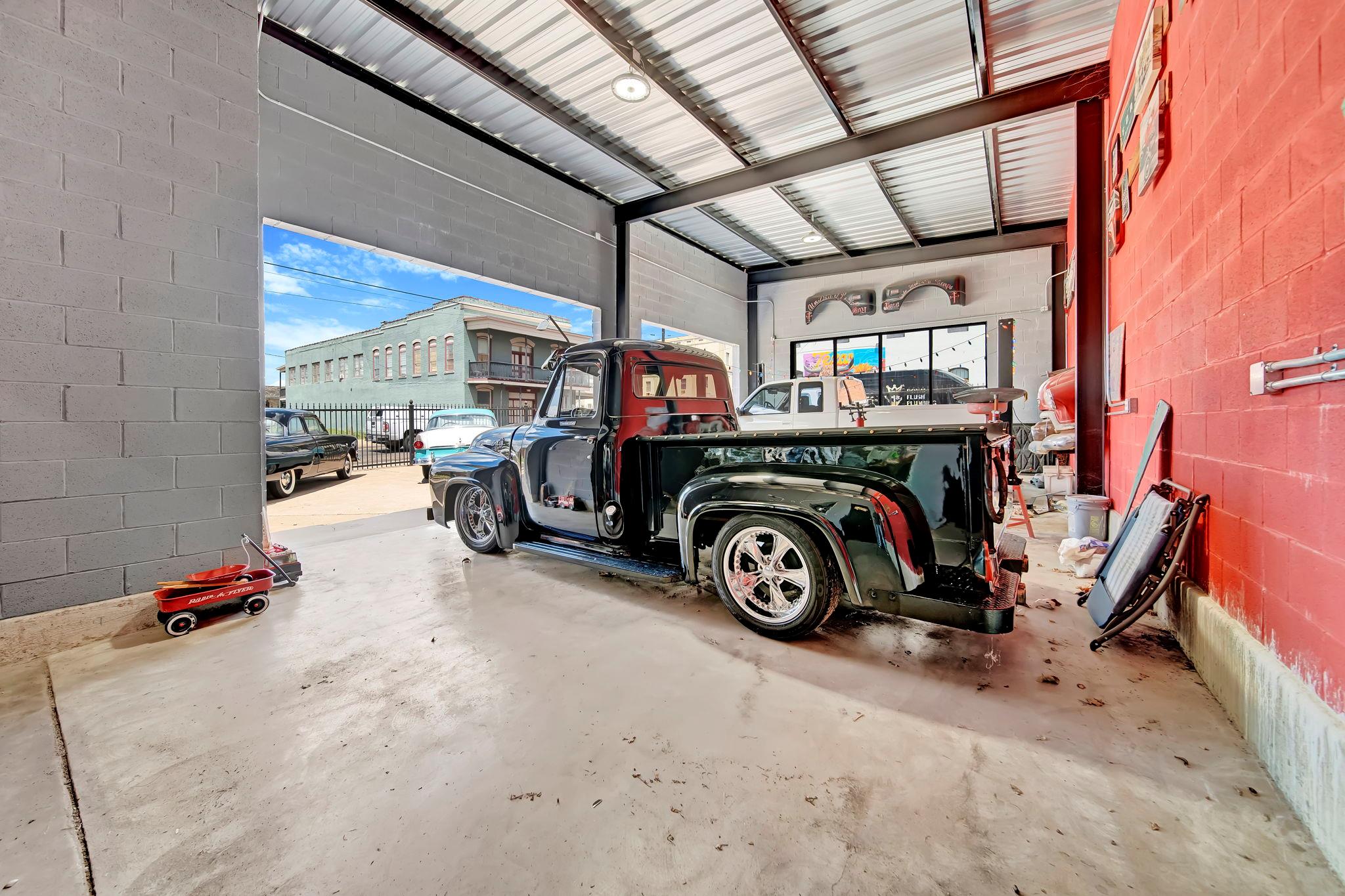 301 S Market St, Brenham, TX 77833