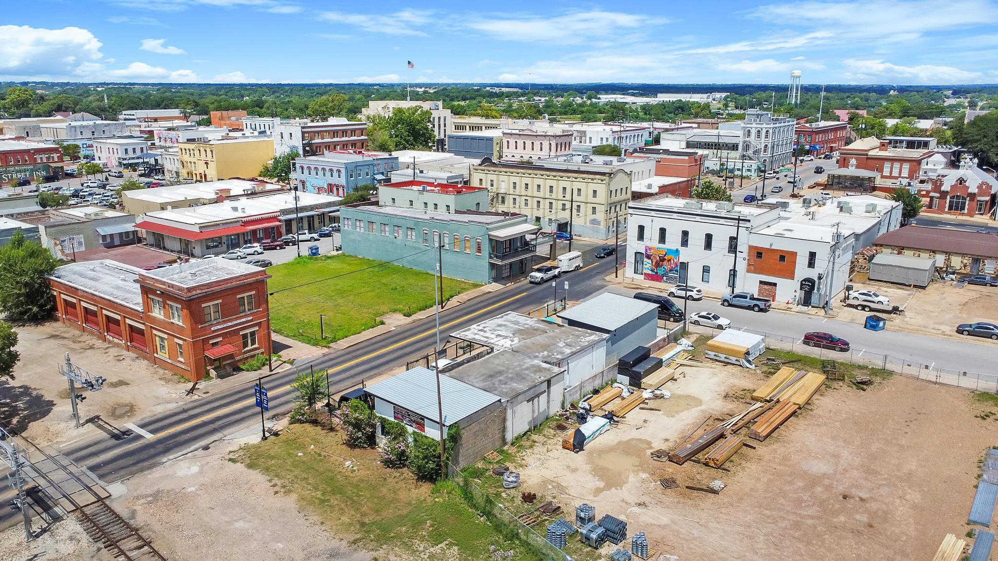 301 S Market St, Brenham, TX 77833