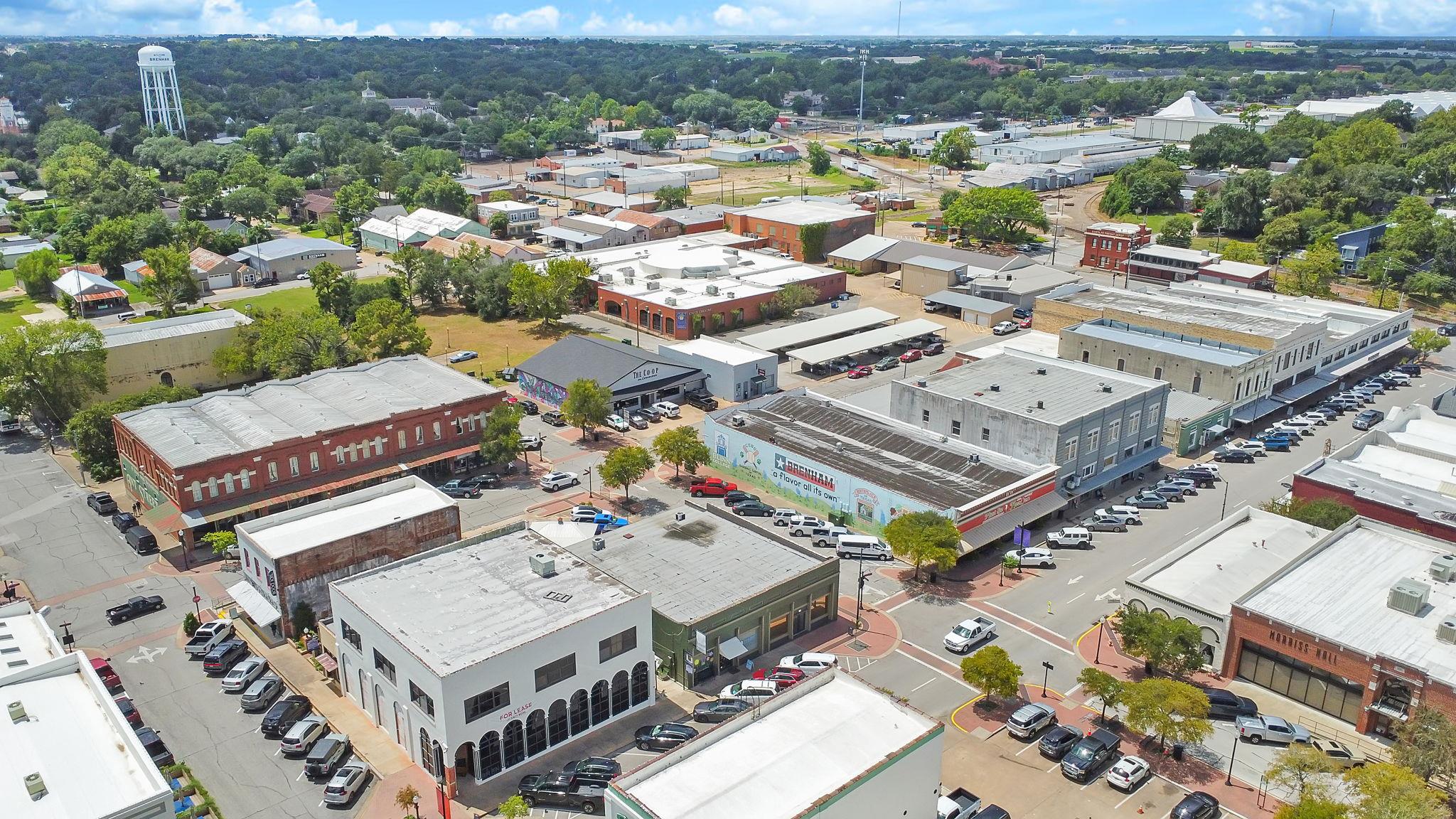 301 S Market St, Brenham, TX 77833