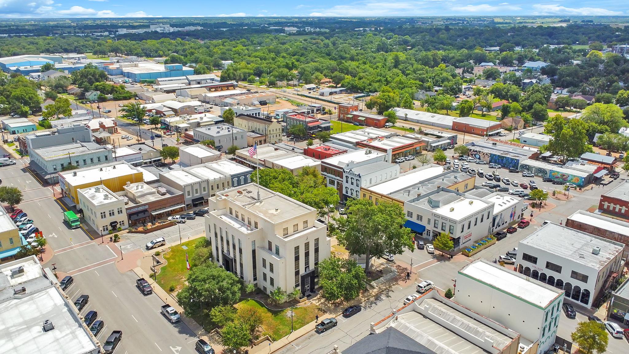 301 S Market St, Brenham, TX 77833