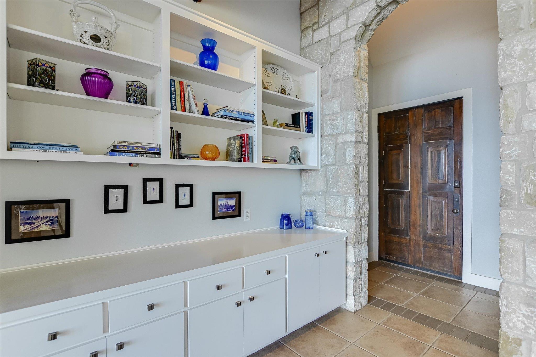 102 Center Cove I, Spicewood, TX 78669