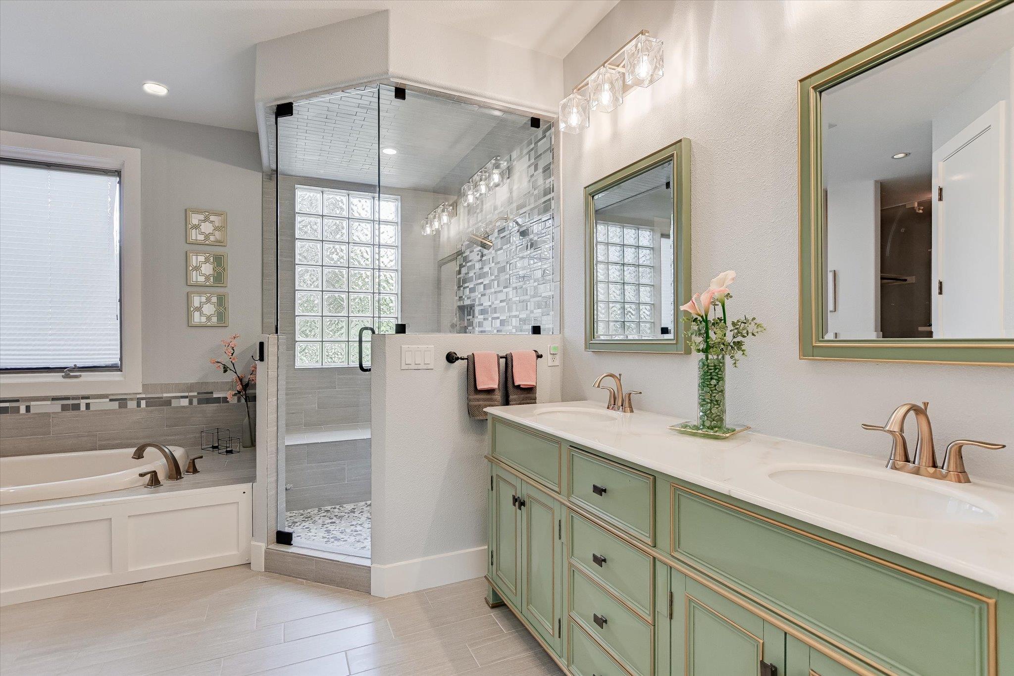 102 Center Cove I, Spicewood, TX 78669