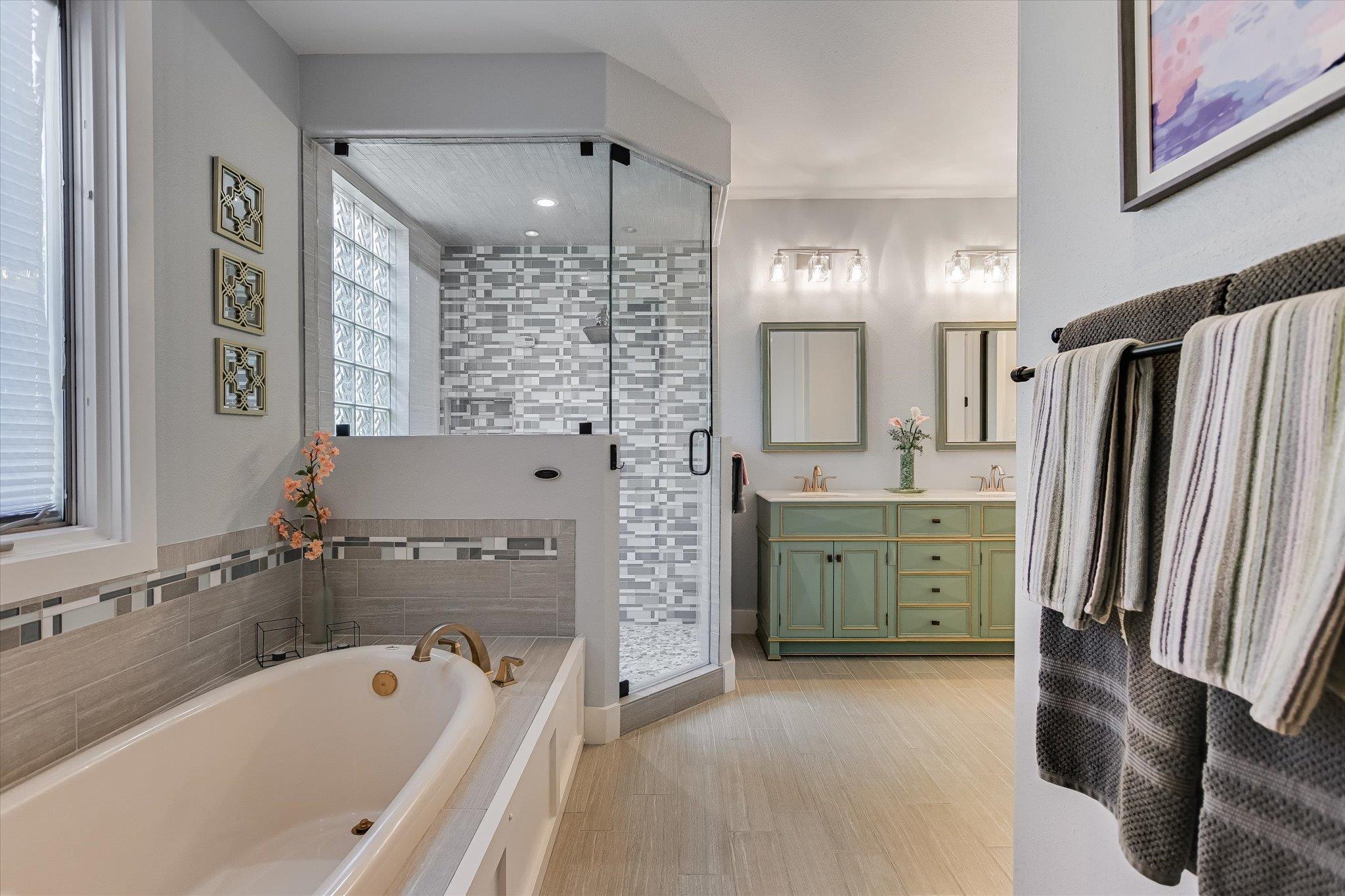 102 Center Cove I, Spicewood, TX 78669