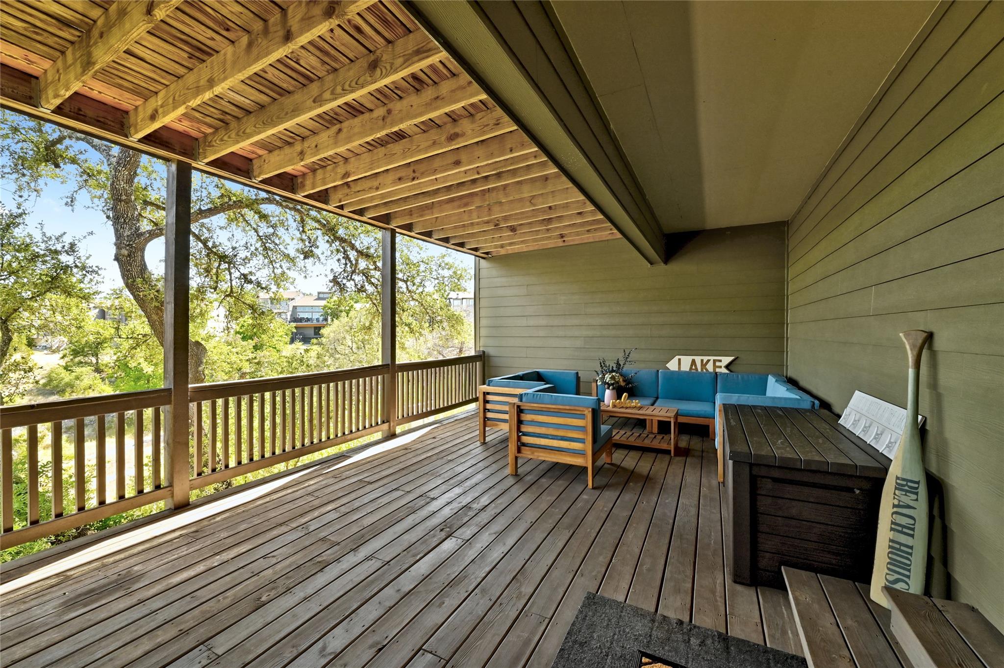 225 Comanche Ln, Point Venture, TX 78645