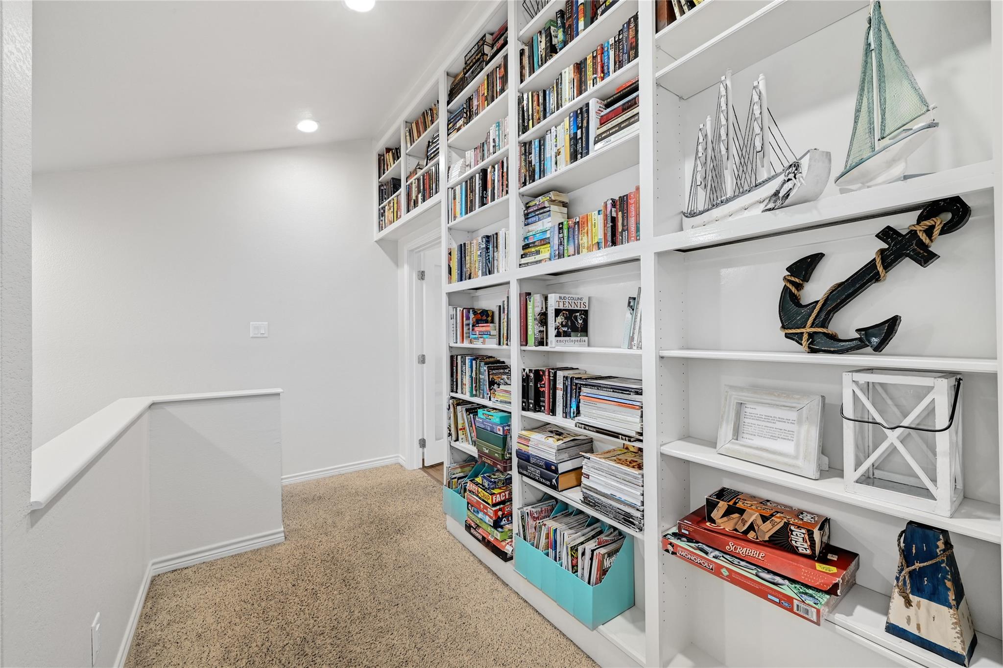 225 Comanche Ln, Point Venture, TX 78645